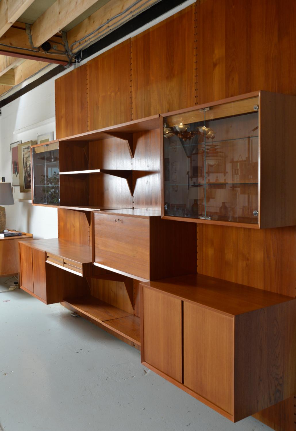 Modulares Regalsystem aus dänischem Teakholz, 4-Bay Cado-Wandschrank, Bar-Schreibtisch Paul Cadovius 3