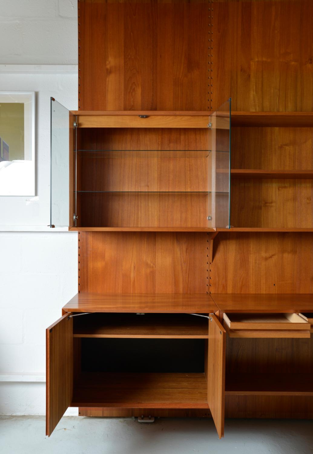 Modulares Regalsystem aus dänischem Teakholz, 4-Bay Cado-Wandschrank, Bar-Schreibtisch Paul Cadovius (20. Jahrhundert)