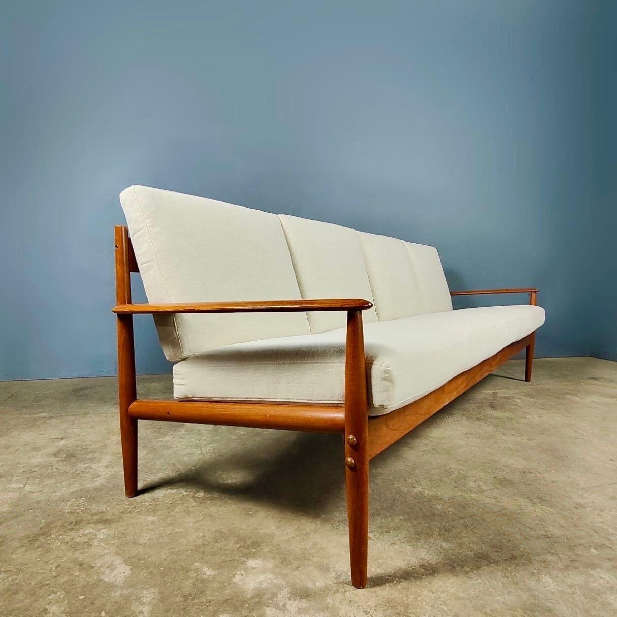 Mid-Century Modern Danish Teak 4 Seater Sofa Model 118-4 Grete Jalk France & Son & Daverkosen Retro For Sale