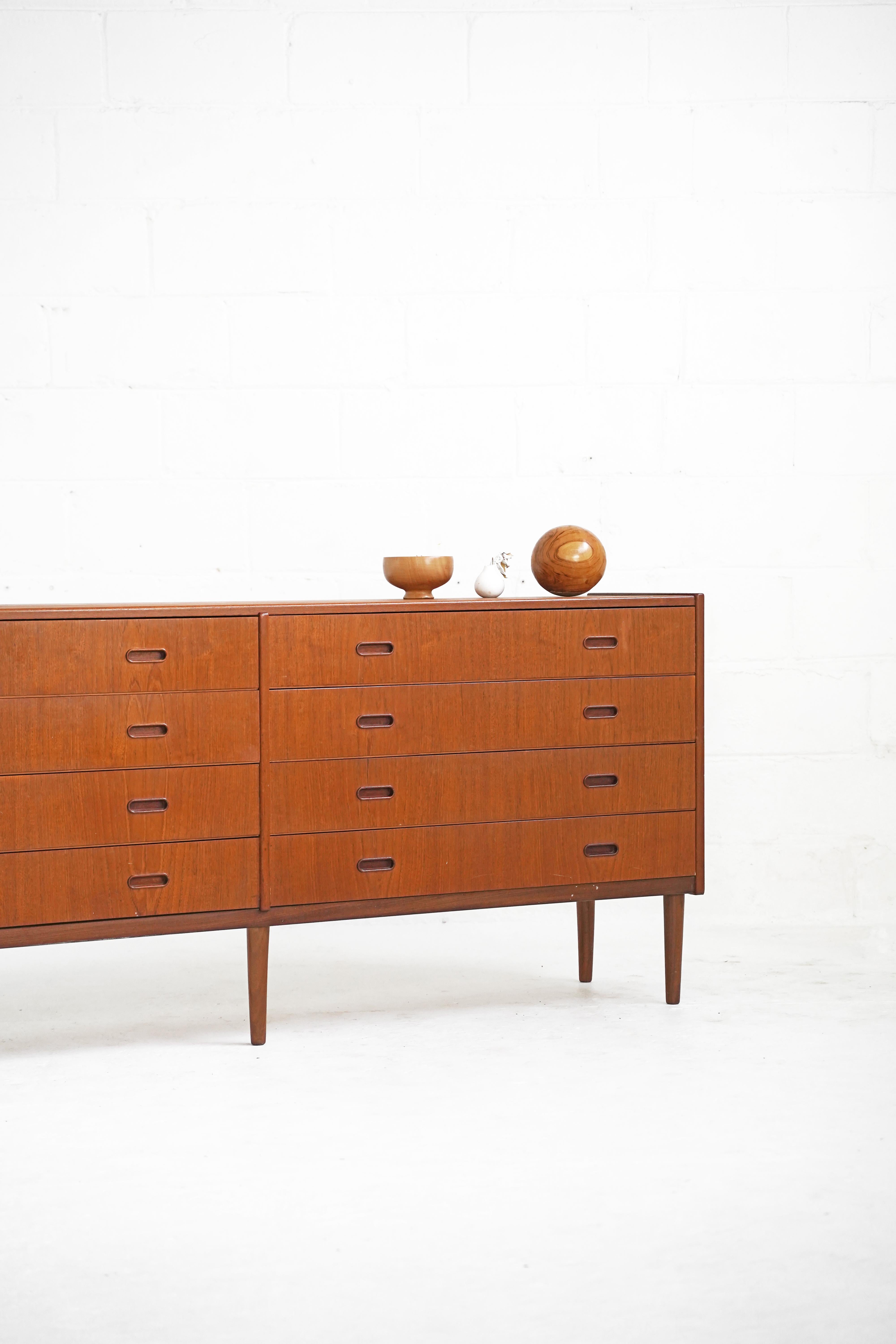 Stunning teak 8 drawer dresser by Arne Wahl Iversen. In overall great vintage condition with minor fading, consistent with age.