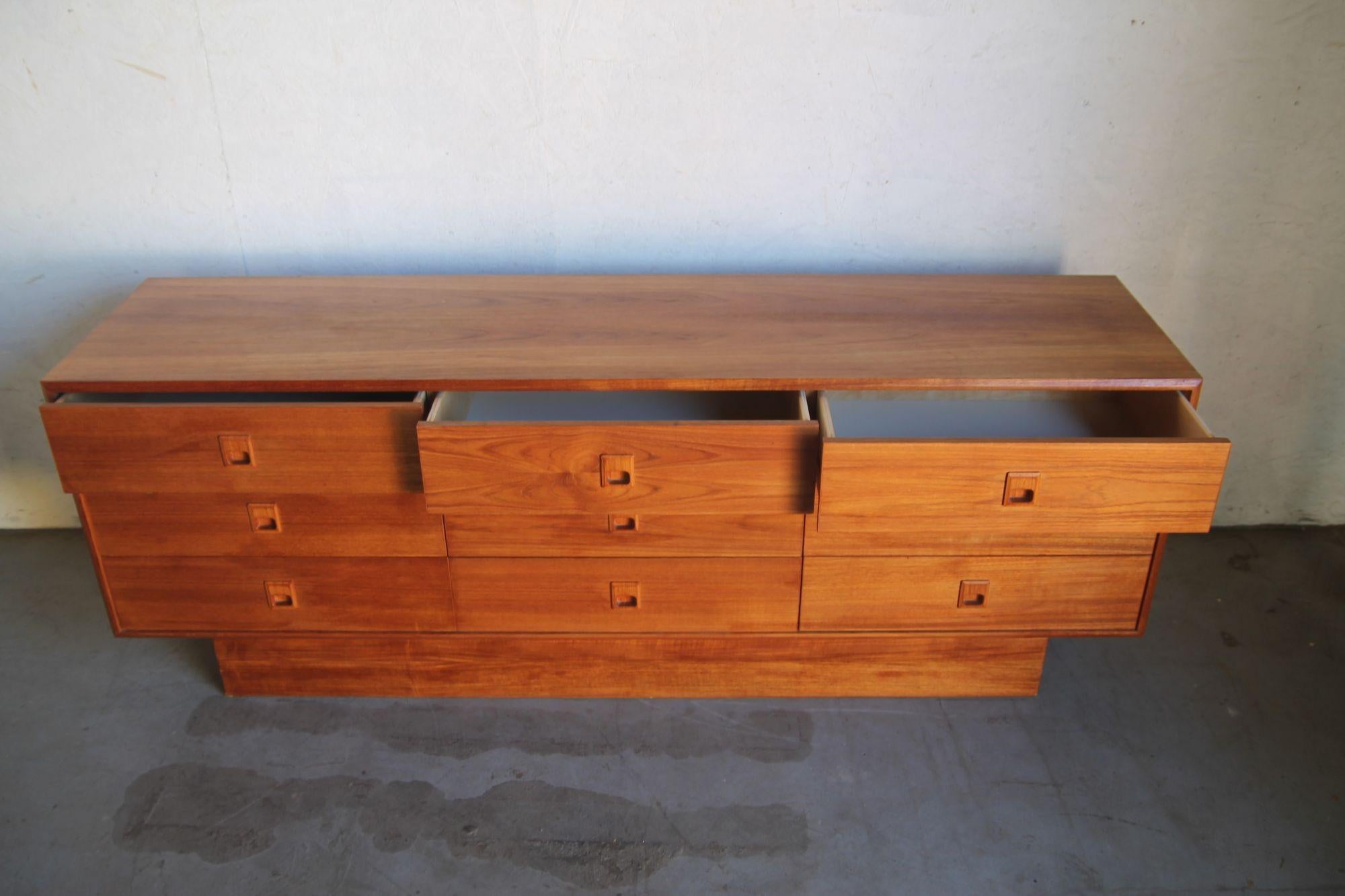 Danish Teak 9 Draw Dresser In Good Condition For Sale In Asbury Park, NJ