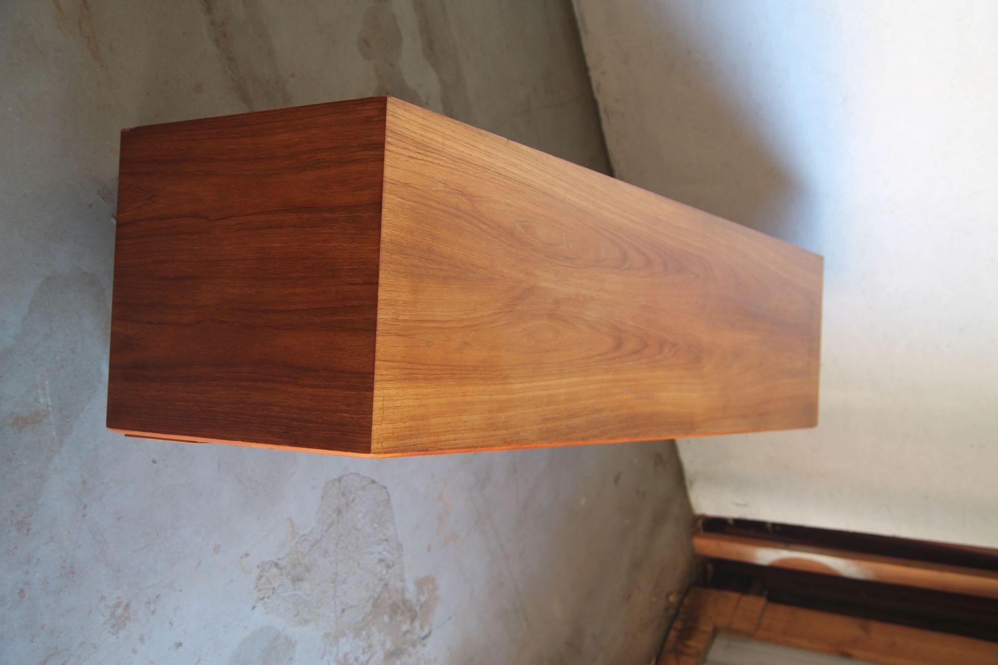 Teak Comò danese a 9 cassetti in teak