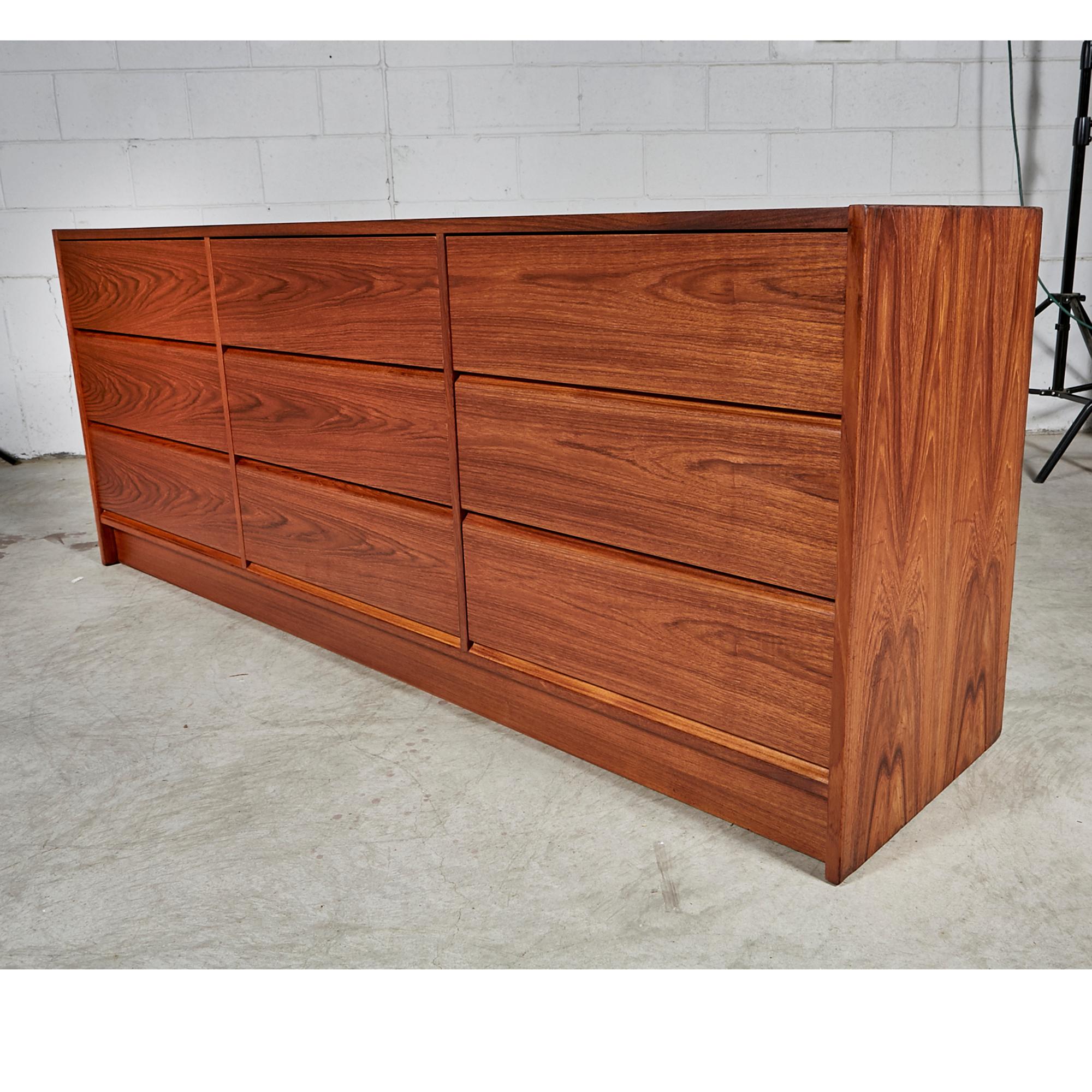 9 drawer teak dresser