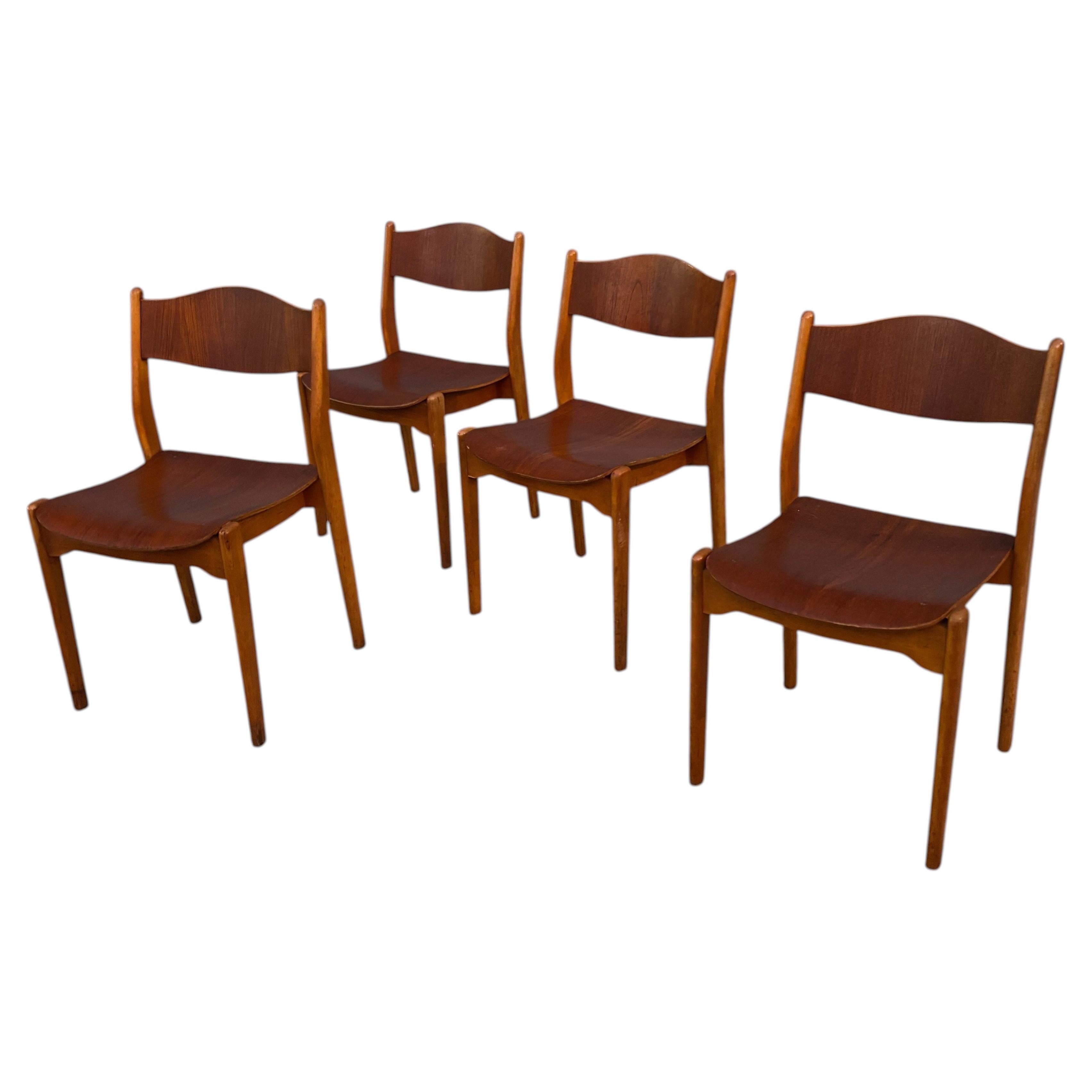 Dänische Stapelstühle aus Teak und Birke im Angebot