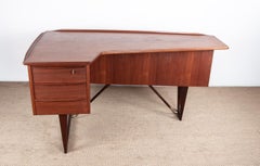 Bureau « Boomerang » en teck danois et laiton, conçu par Peter Lovig Nielsen, 1968.