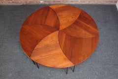Tavolino danese a spicchi "Pinwheel" in teak e ottone di Peter Hvidt