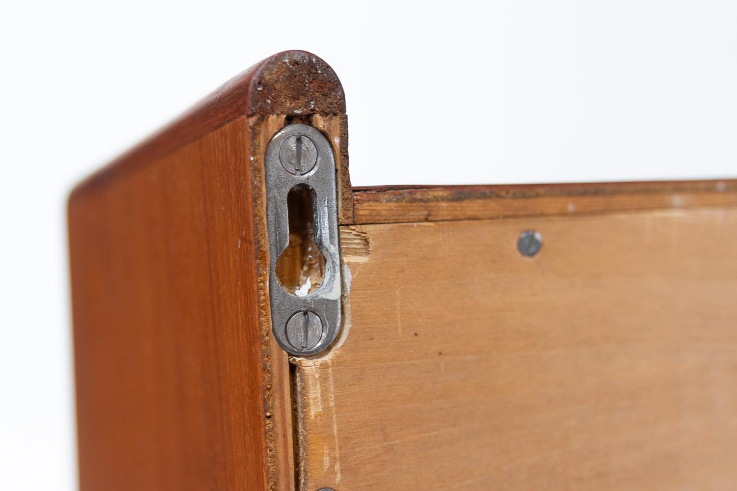 Dänischer Wandwaschtisch aus Teak und Rohr mit Spiegel, 1960er Jahre. im Angebot 6