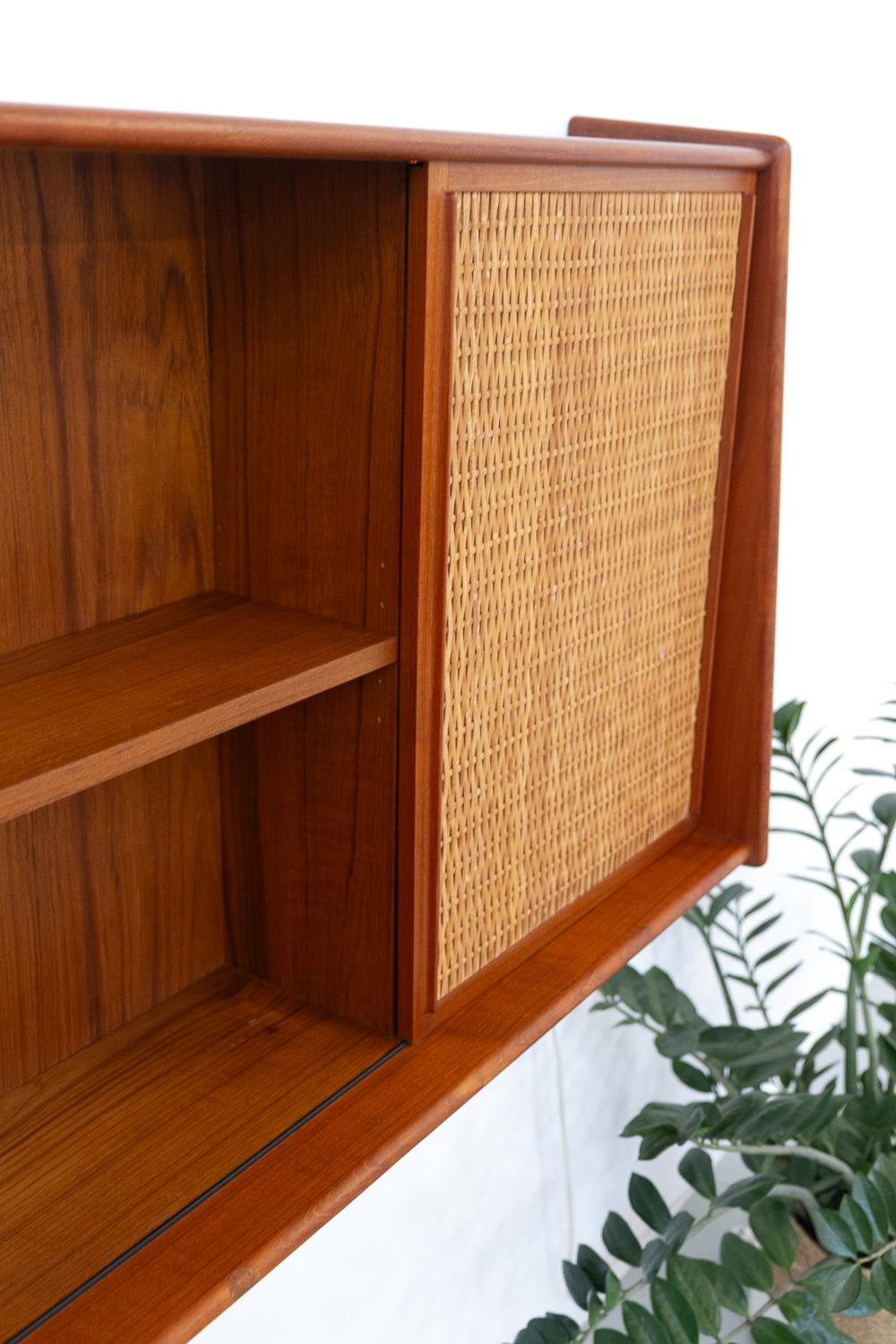 Dänischer Wandwaschtisch aus Teak und Rohr mit Spiegel, 1960er Jahre. im Angebot 13