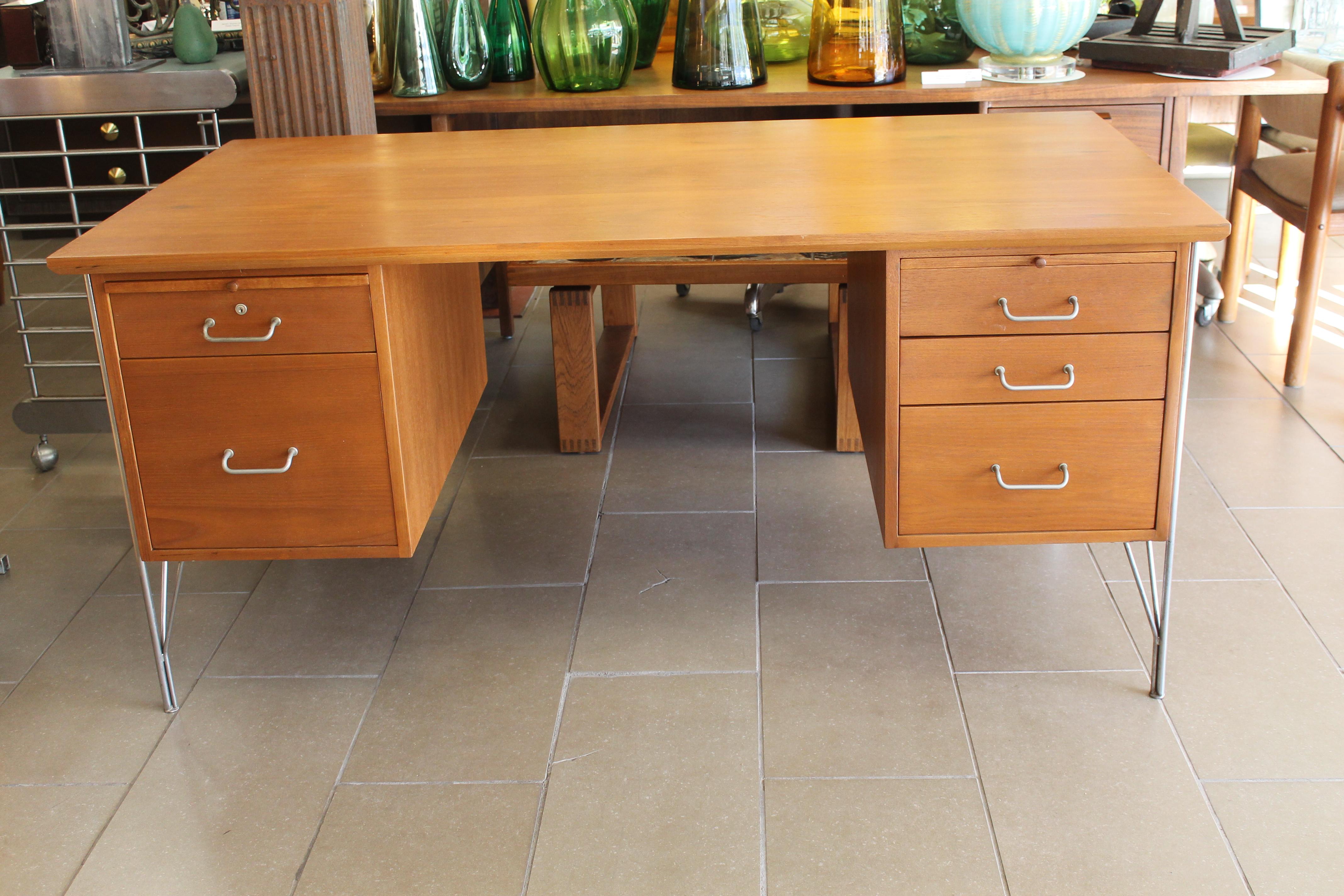 Midcentury Danish teak and chrome-plated steel hairpin desk by Danflex. Under each leg it's engraved 'Made in Denmark'. Desk measures: 63