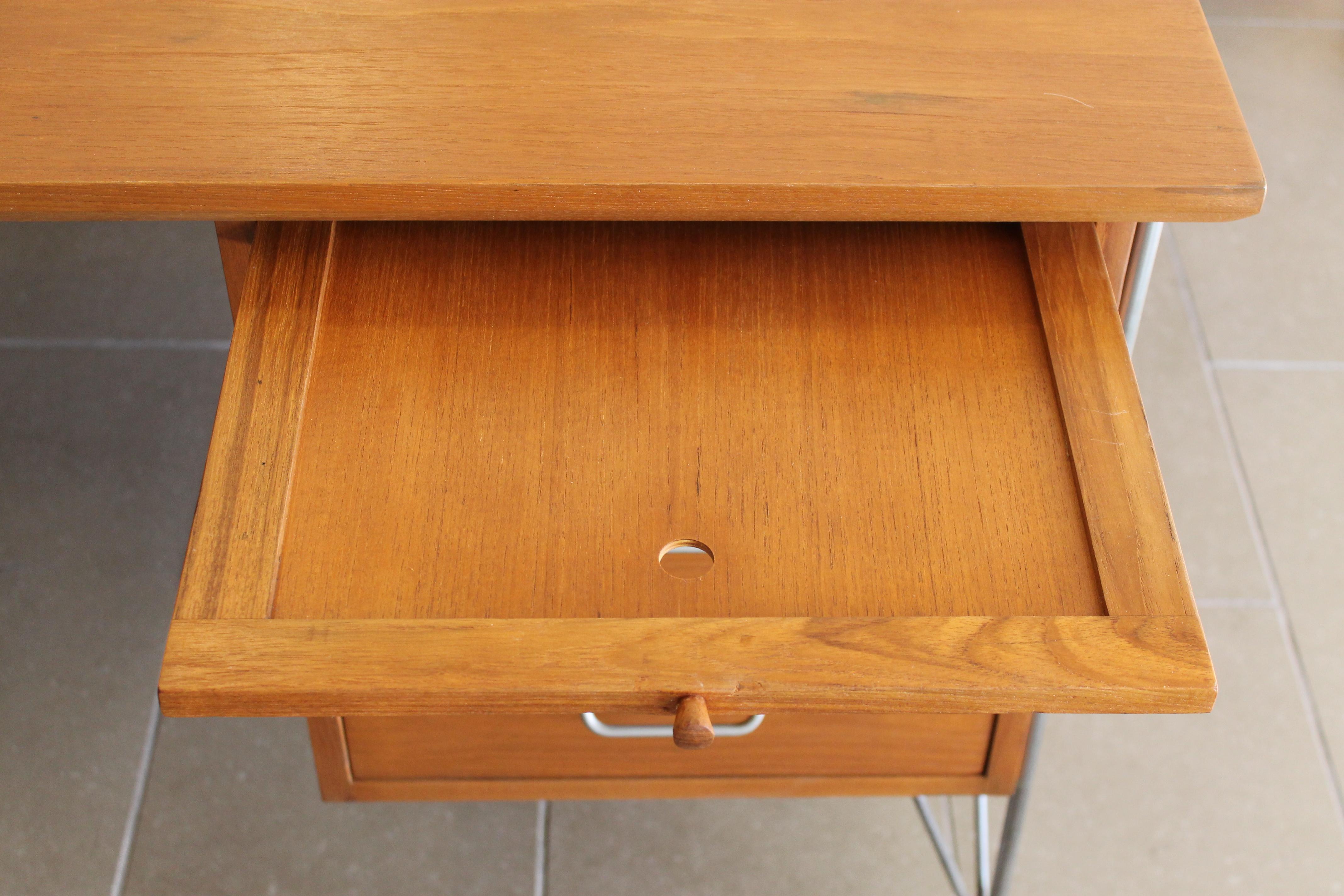Danish Teak and Chrome Hairpin Desk from Danflex In Good Condition For Sale In Palm Springs, CA