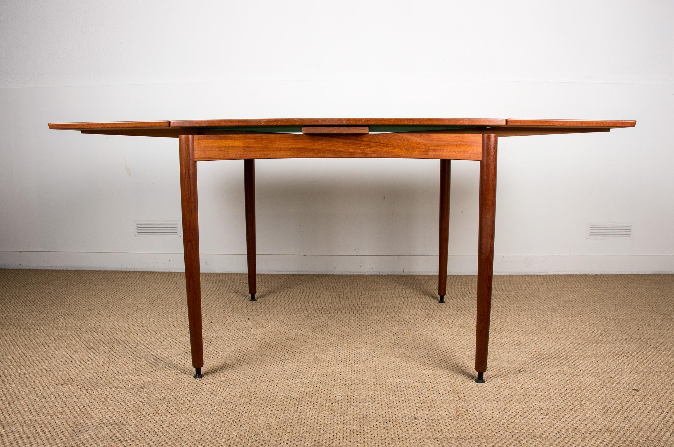 Mesa danesa de teca y fieltro, extensible y reversible, comedor o juegos Hundevad. en venta 5