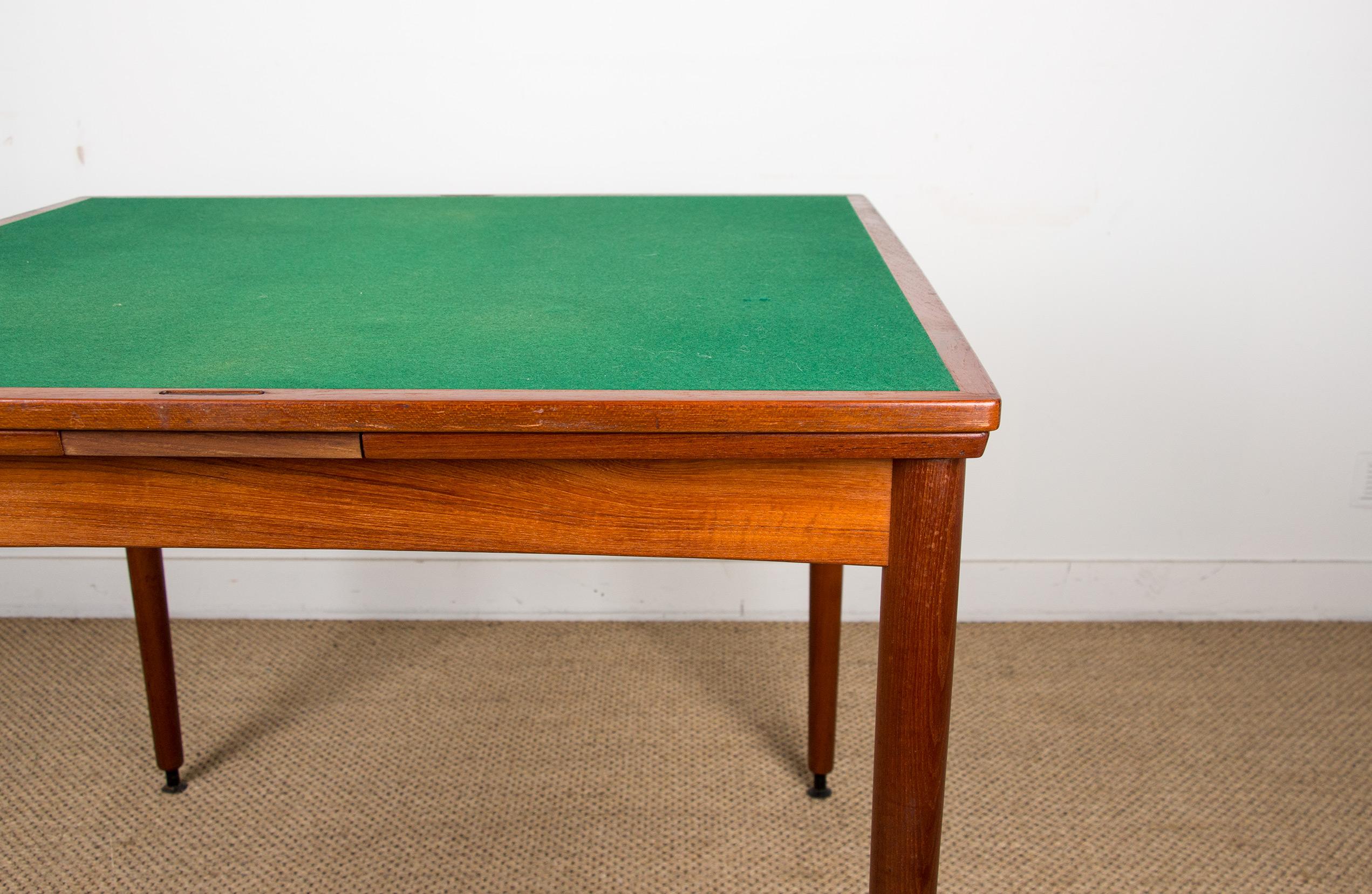 Mesa danesa de teca y fieltro, extensible y reversible, comedor o juegos Hundevad. Escandinavo moderno en venta
