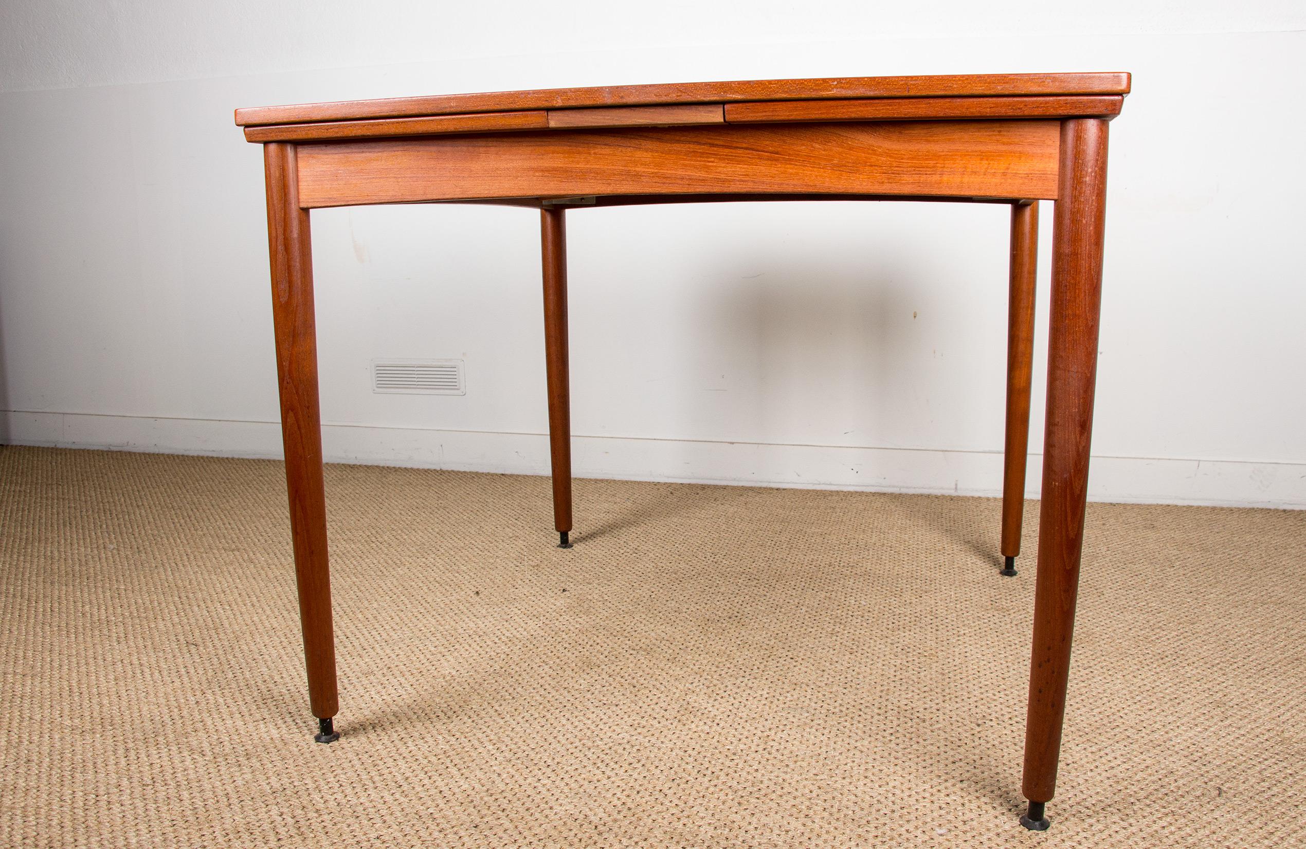 Mesa danesa de teca y fieltro, extensible y reversible, comedor o juegos Hundevad. Danés en venta