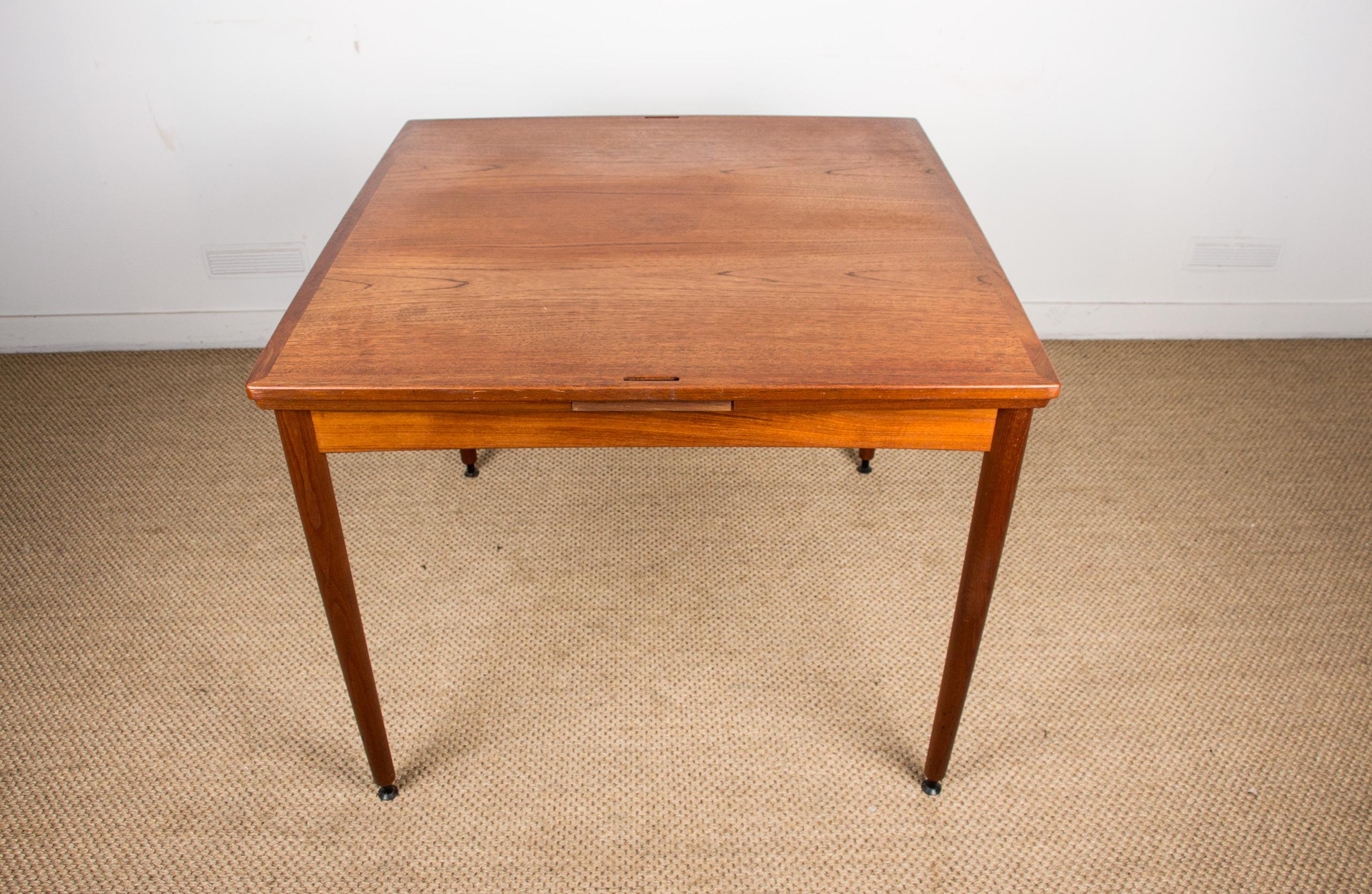 Mesa danesa de teca y fieltro, extensible y reversible, comedor o juegos Hundevad. Fieltro en venta