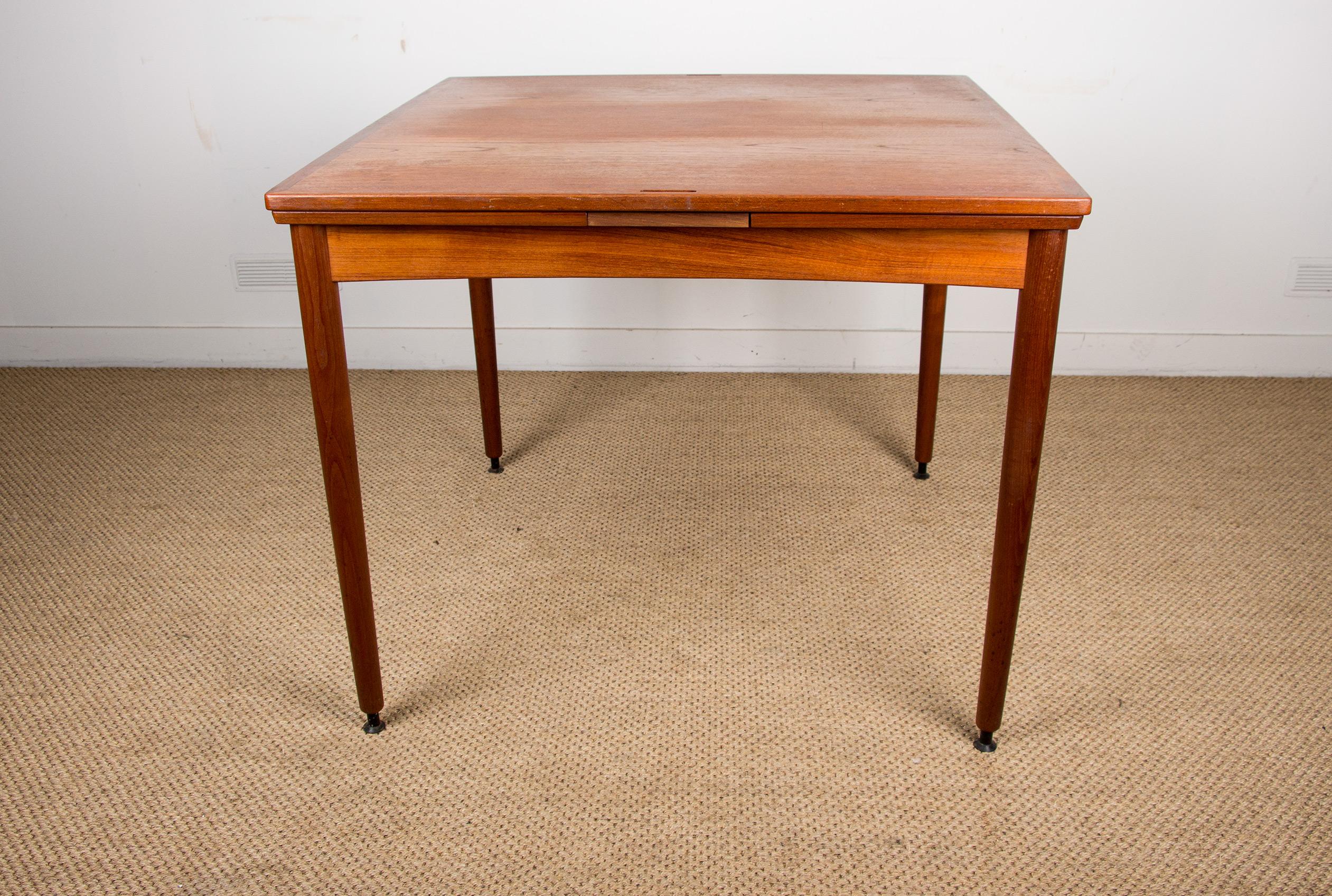 Mesa danesa de teca y fieltro, extensible y reversible, comedor o juegos Hundevad. en venta 1