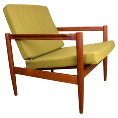 Poltrona danese in teak e tessuto Kvadrat di Børge Jensen & Sønner 1960.