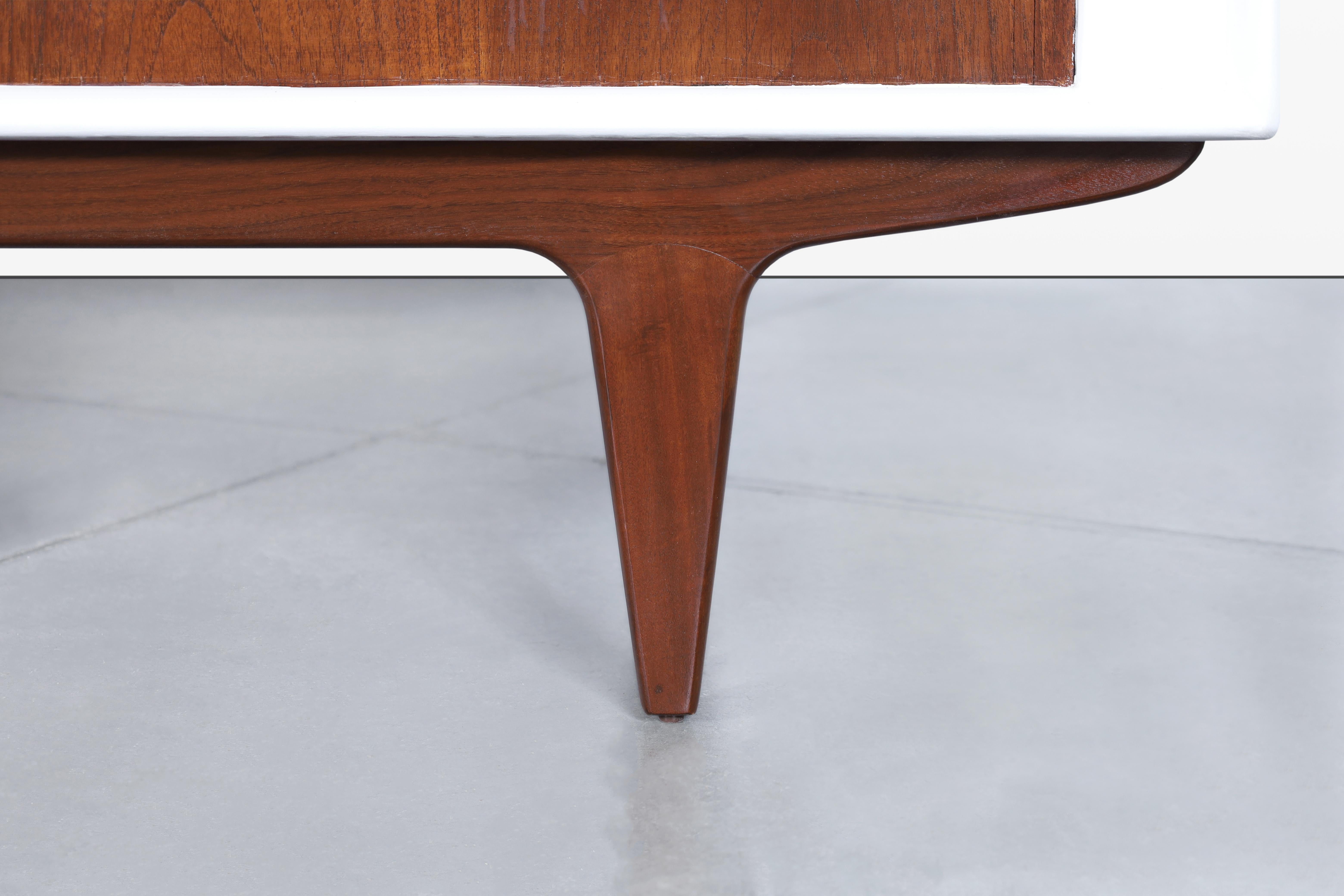 Credenza danese con porta a tamburo in teak e laccata di Bernhard Pedersen in vendita 4