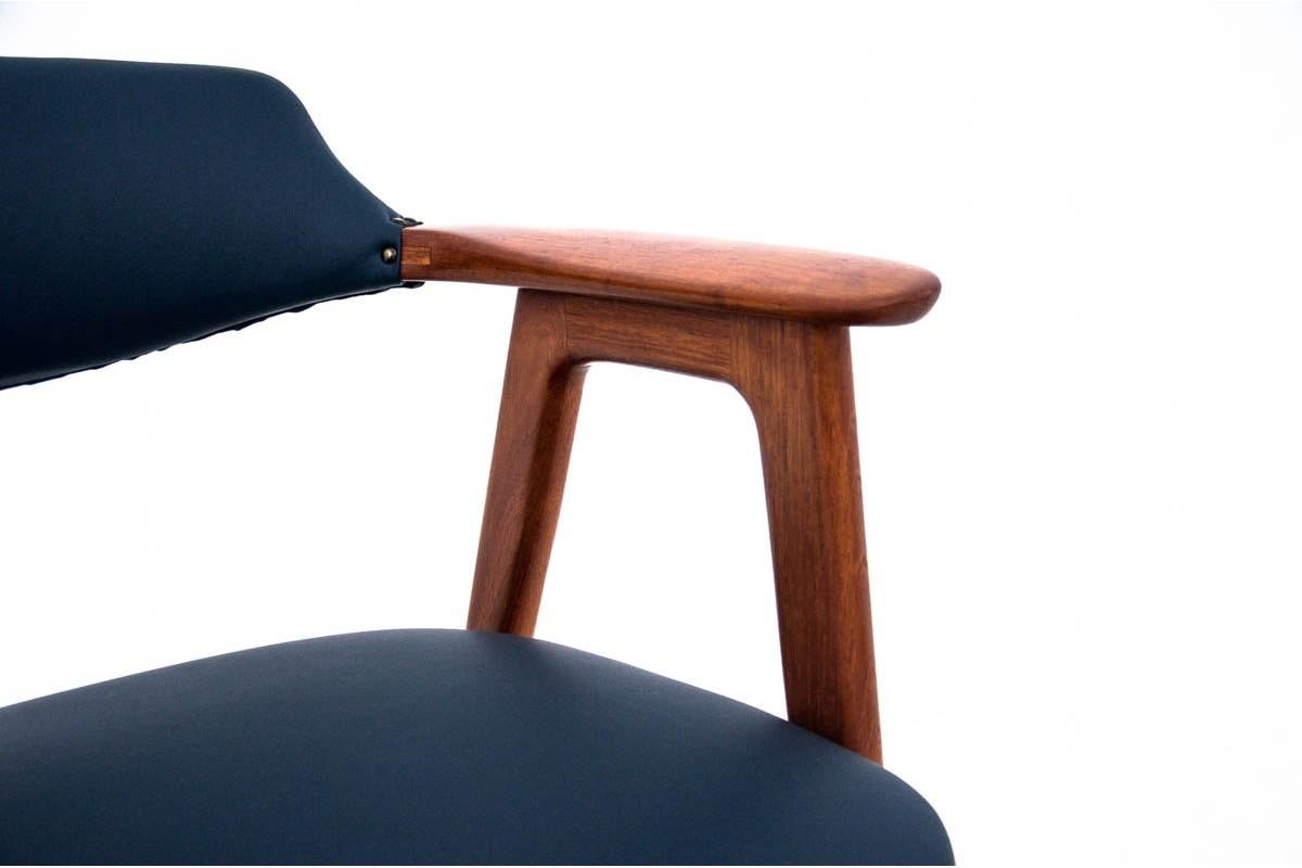 Danish Teak and Leather Armchair, Danish Design In Good Condition For Sale In Chorzów, PL