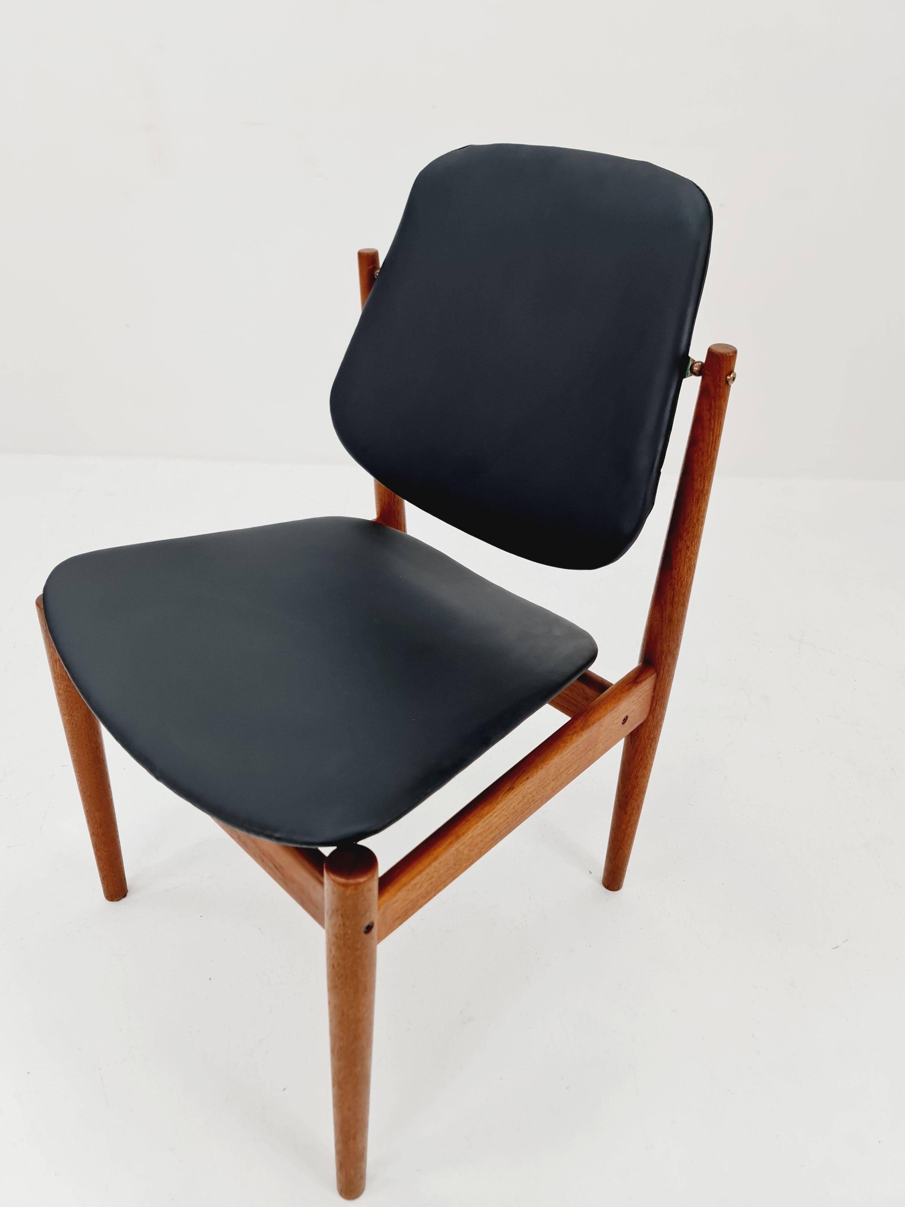 Mid-20th Century Danish teak and leather chair by Arne Vodder for France & Daverkosen, 1960s For Sale