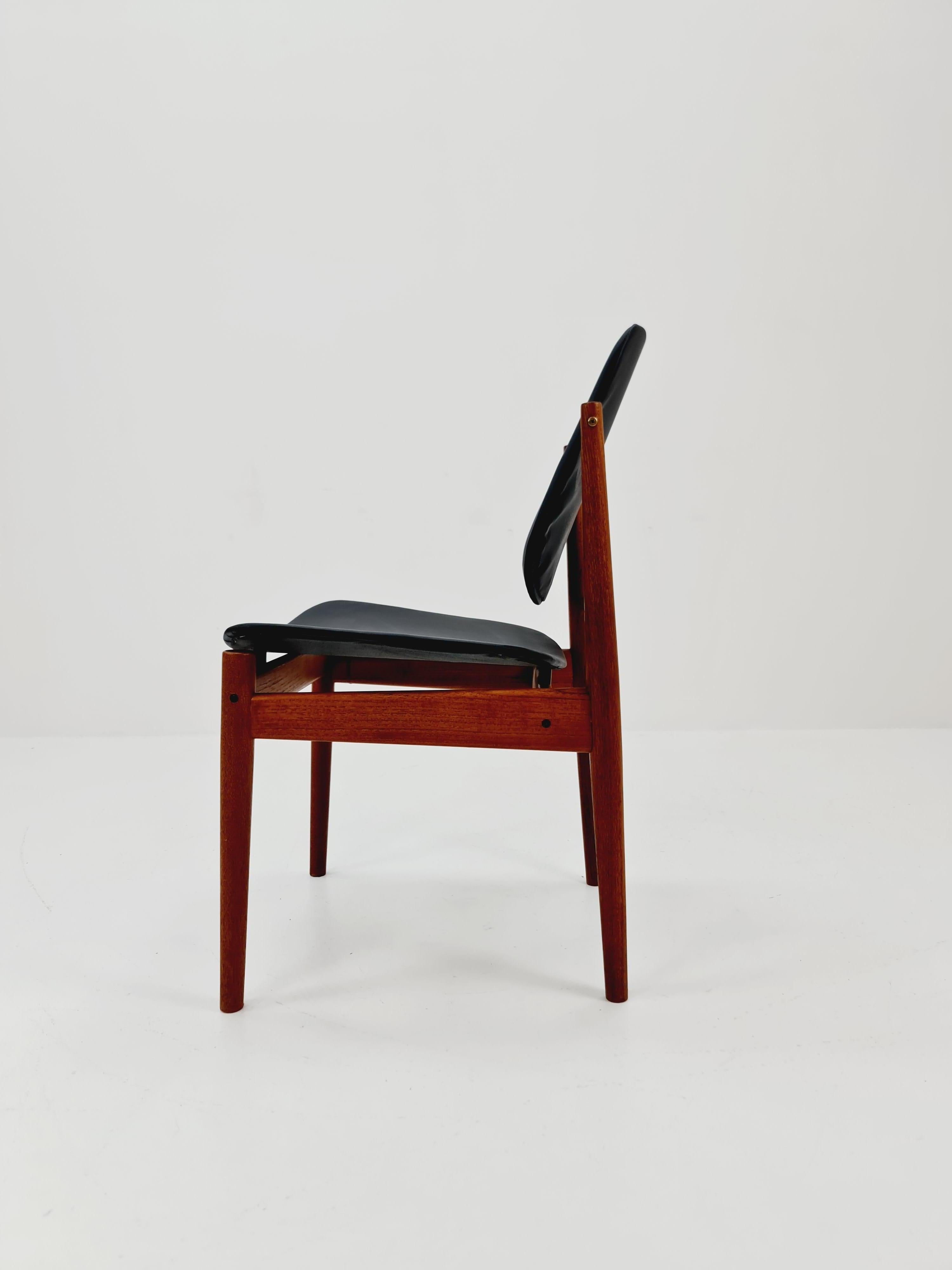 Leather Danish teak and leather chair by Arne Vodder for France & Daverkosen, 1960s For Sale