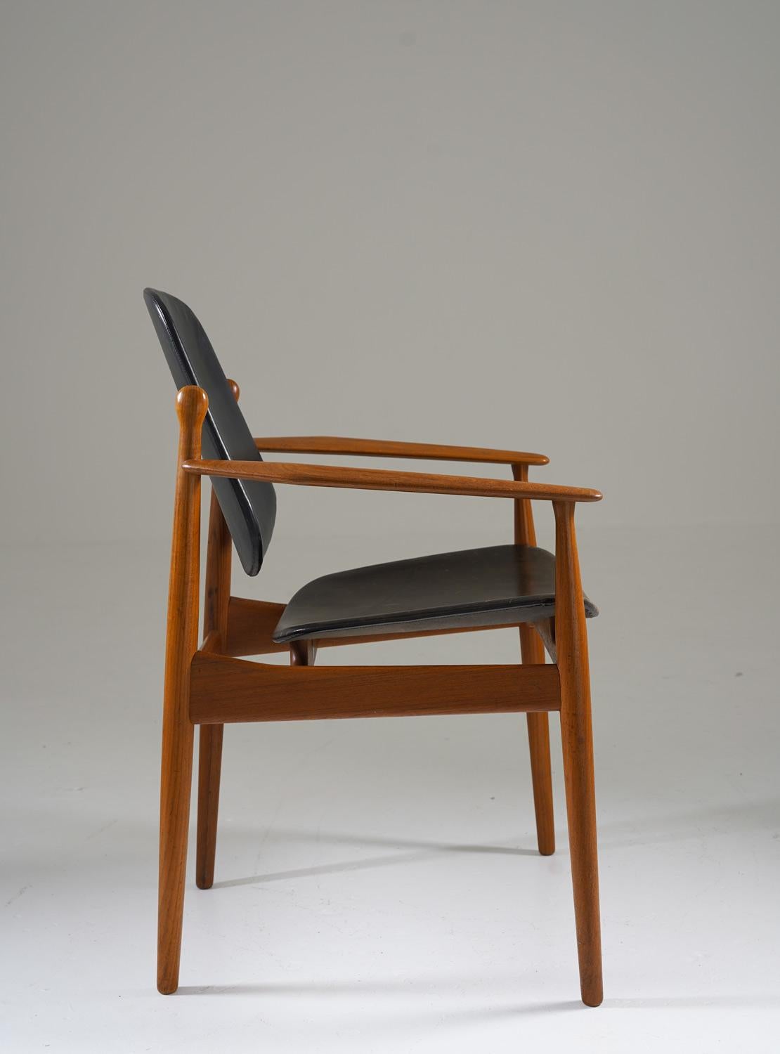 Danish Teak and Leather Chair by Arne Vodder for France & Daverkosen In Good Condition For Sale In Karlstad, SE