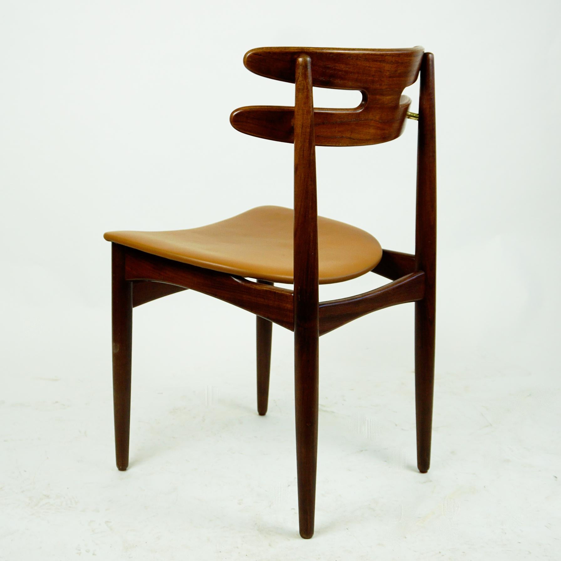 Scandinavo moderno Sedia da pranzo danese in teak e pelle Mod. 178 di Johannes Andersen per Bramin in vendita