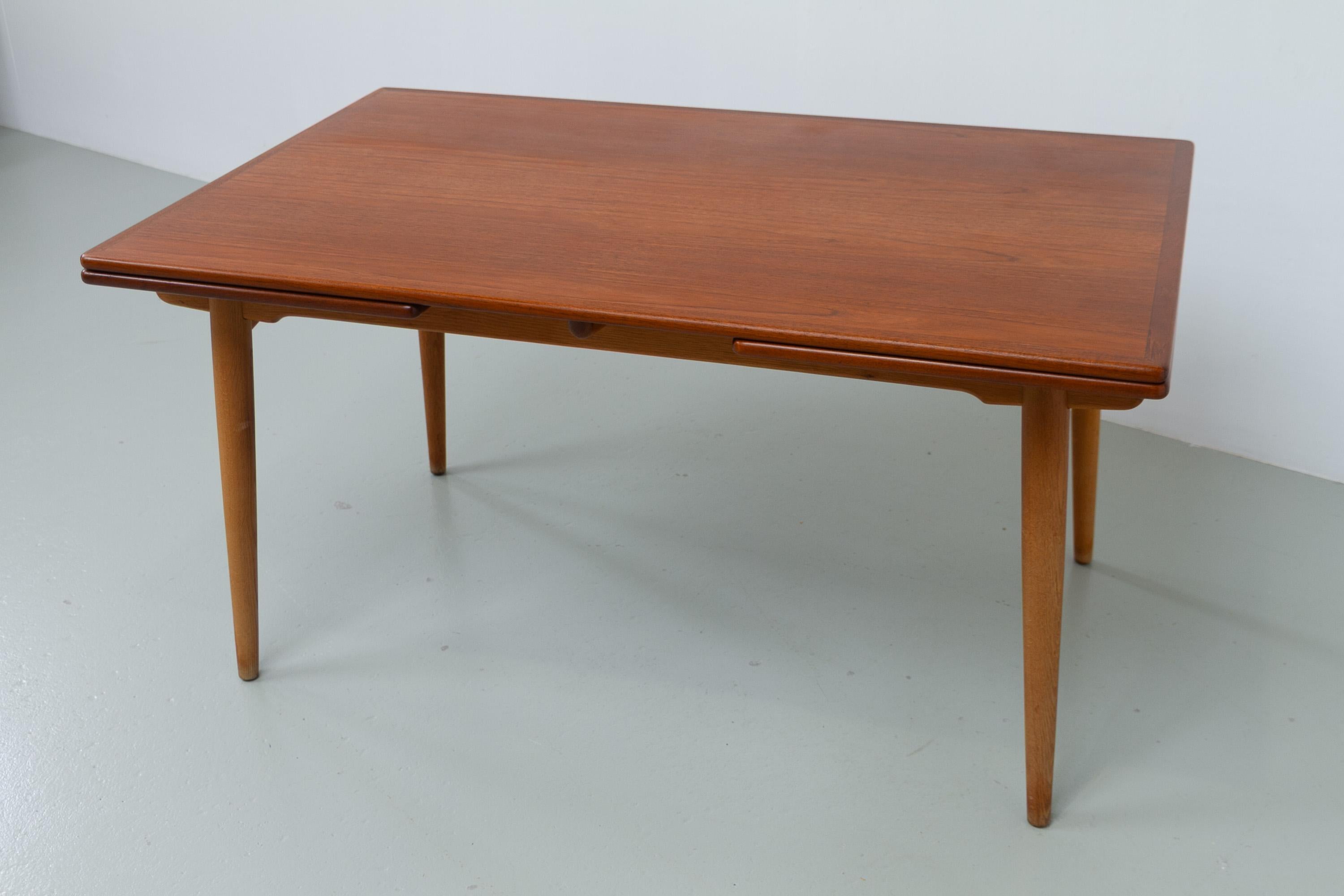 Danish Teak and Oak AT-312 Dining Table by Hans Wegner for Andreas Tuck, 1960s en venta 4