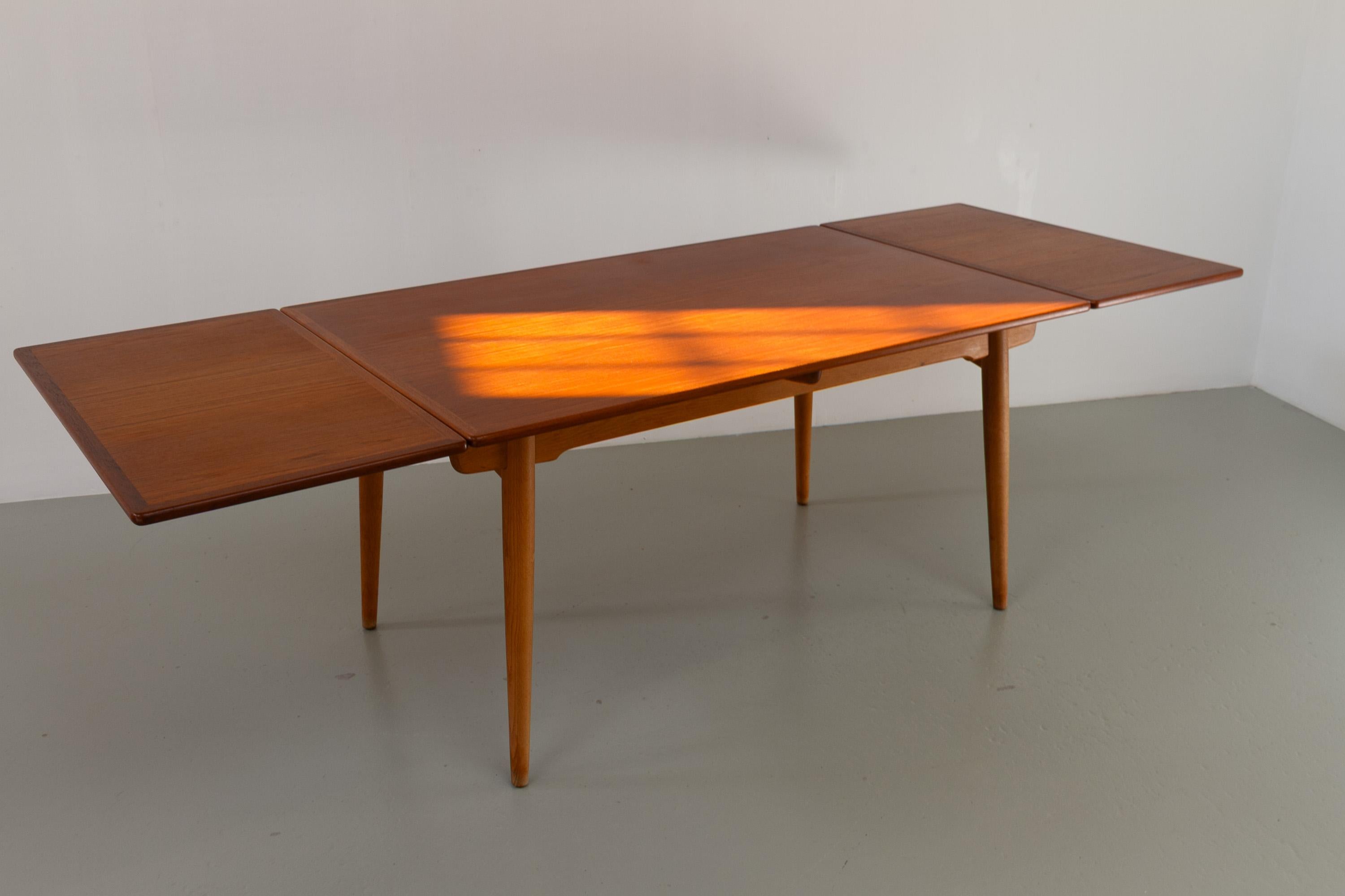 Danish Teak and Oak AT-312 Dining Table by Hans Wegner for Andreas Tuck, 1960s Moderno de mediados de siglo en venta