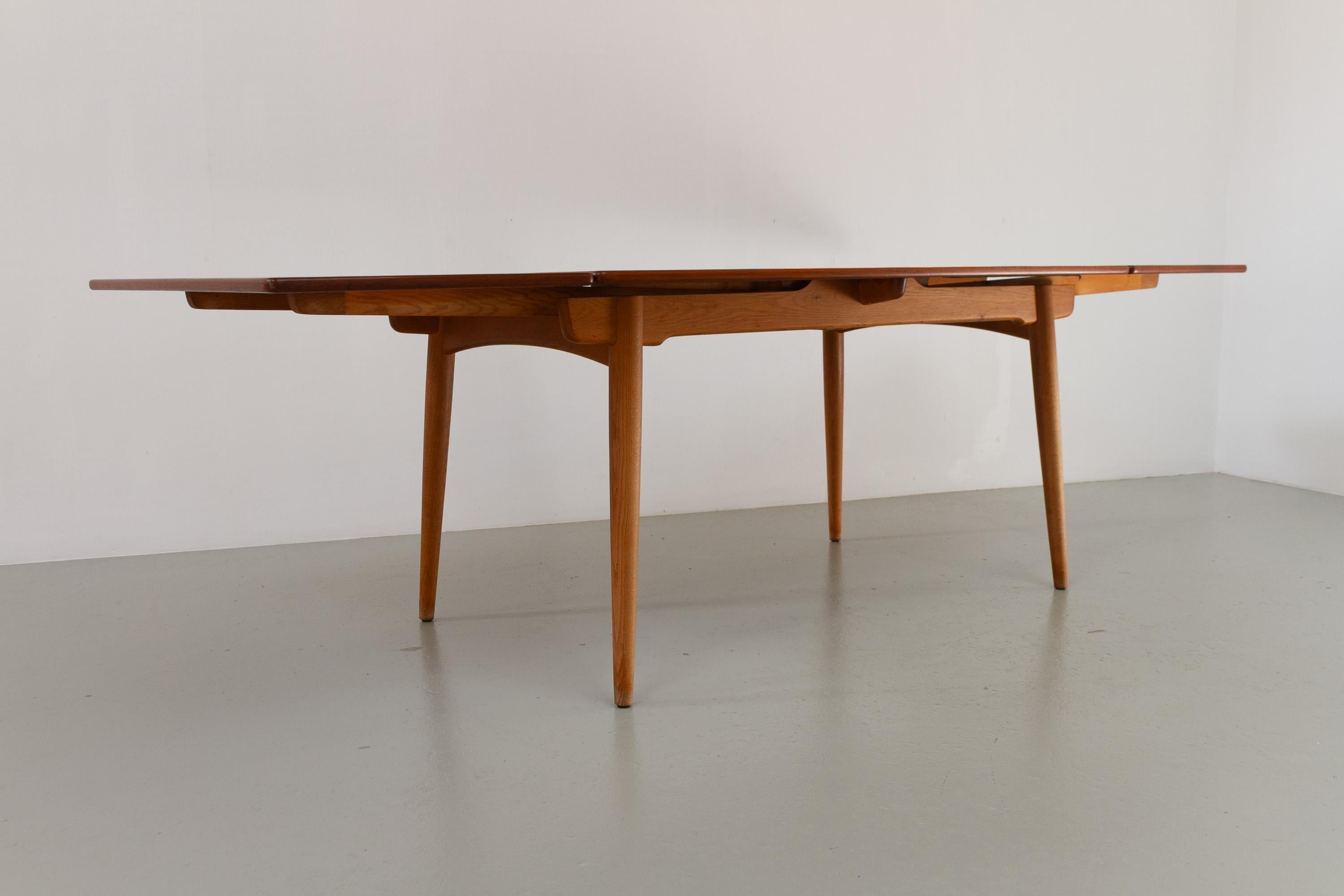 Danish Teak and Oak AT-312 Dining Table by Hans Wegner for Andreas Tuck, 1960s Danés en venta