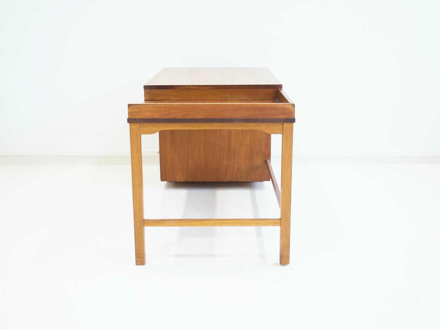 Scrivania danese in legno di teak e Oak Wood in vendita 5