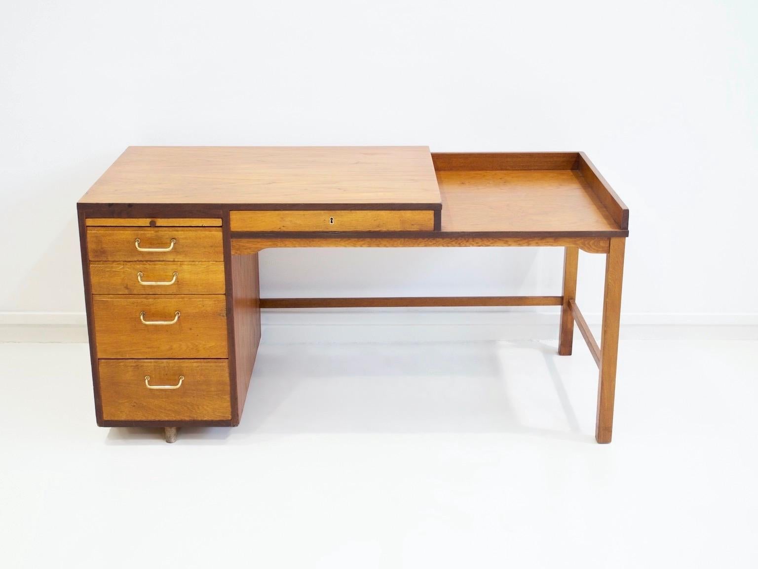 Scandinavo moderno Scrivania danese in legno di teak e Oak Wood in vendita