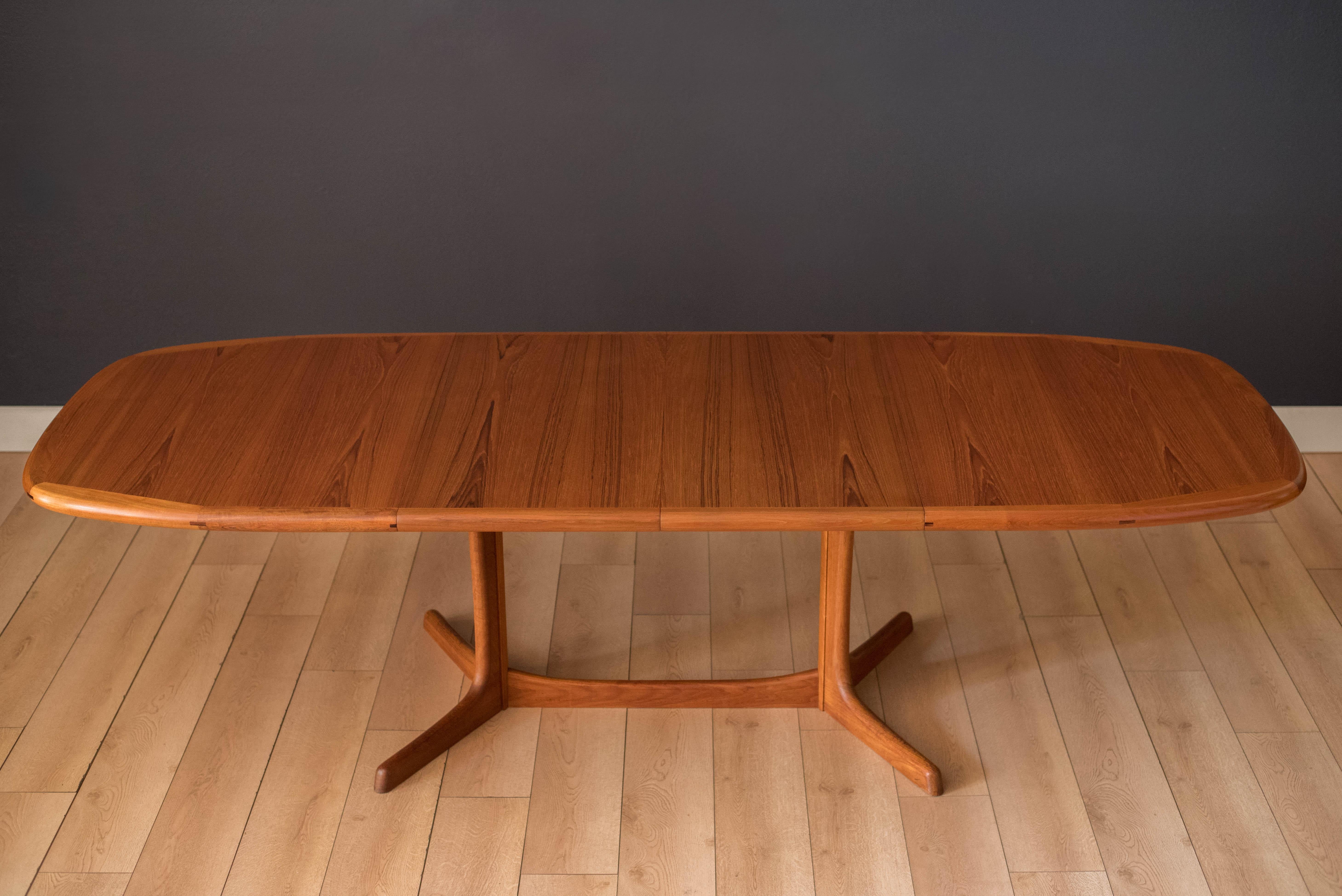 Danish Teak and Rosewood Oval Extending Double Pedestal Dining Table by Rasmus In Good Condition In San Jose, CA
