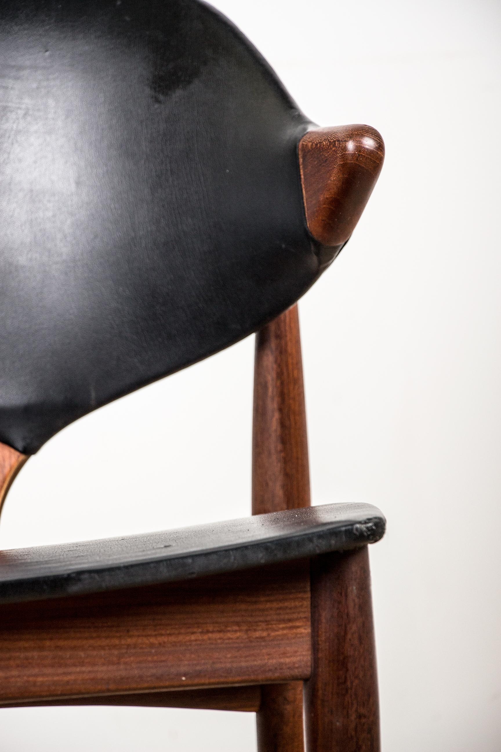 Danish Teak and Skai Desk Chair by Arne Vodder for Vamo Sonderborg In Excellent Condition In JOINVILLE-LE-PONT, FR