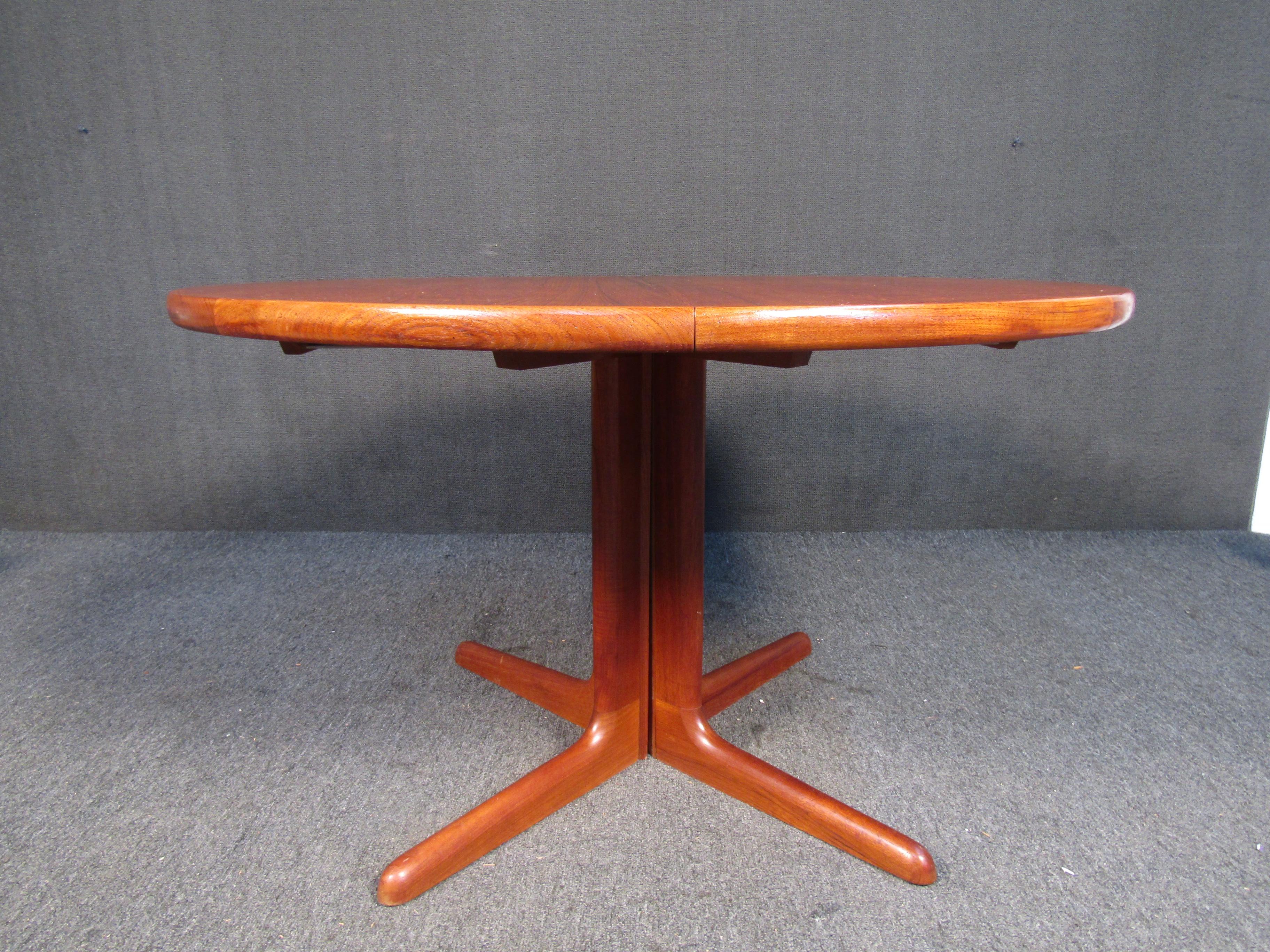 An incredible Danish dining table by Skovby Møbelfabrik A/S. Round table crafted in rich teak with pedestal base. 
Please confirm item location with seller (NY/NJ).