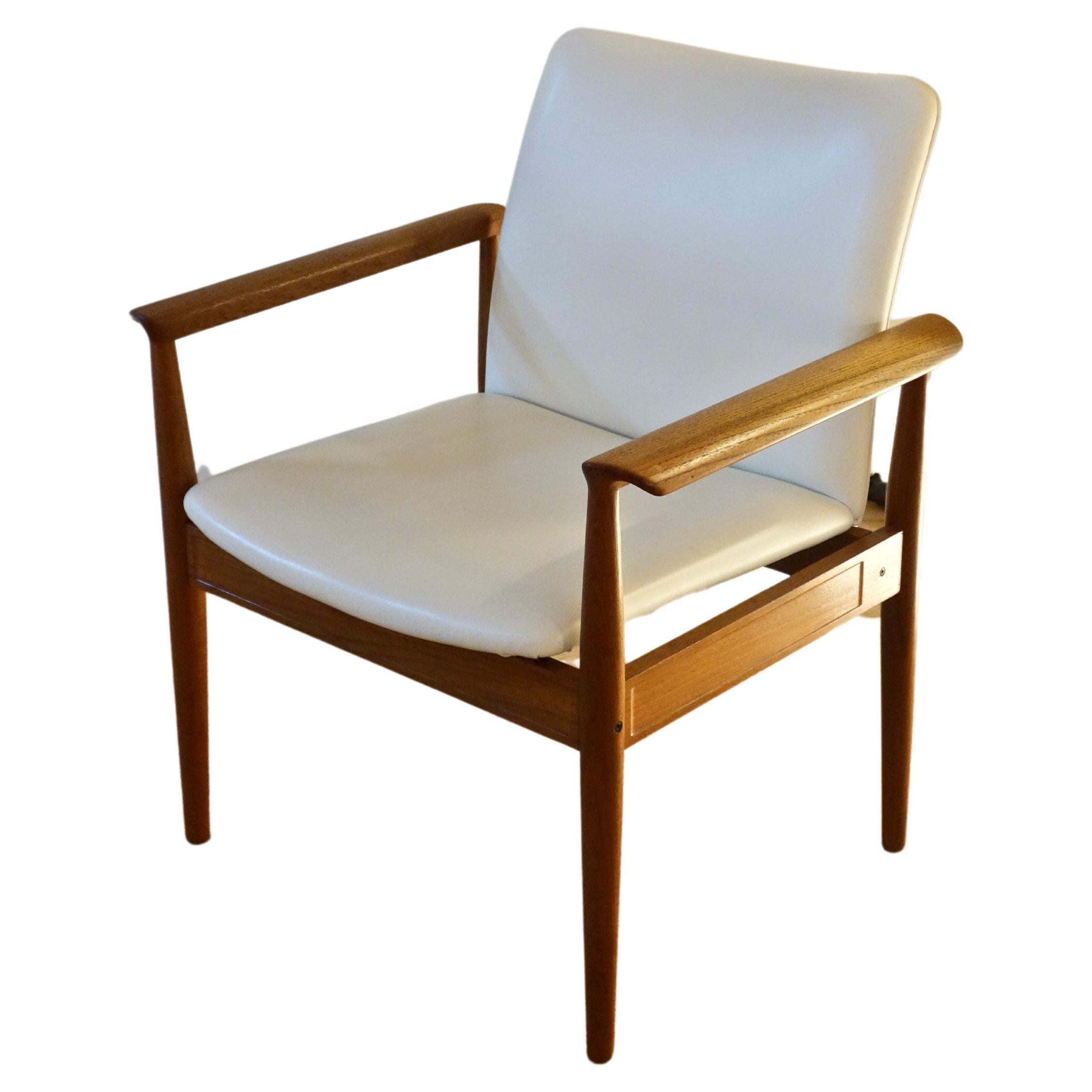 Danish teak armchair 209 Diplomat by Finn Juhl for France & Søn 1960s
