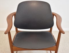 Sedia danese in teak di Arne Hovmand-Olsen del Medioevo moderno