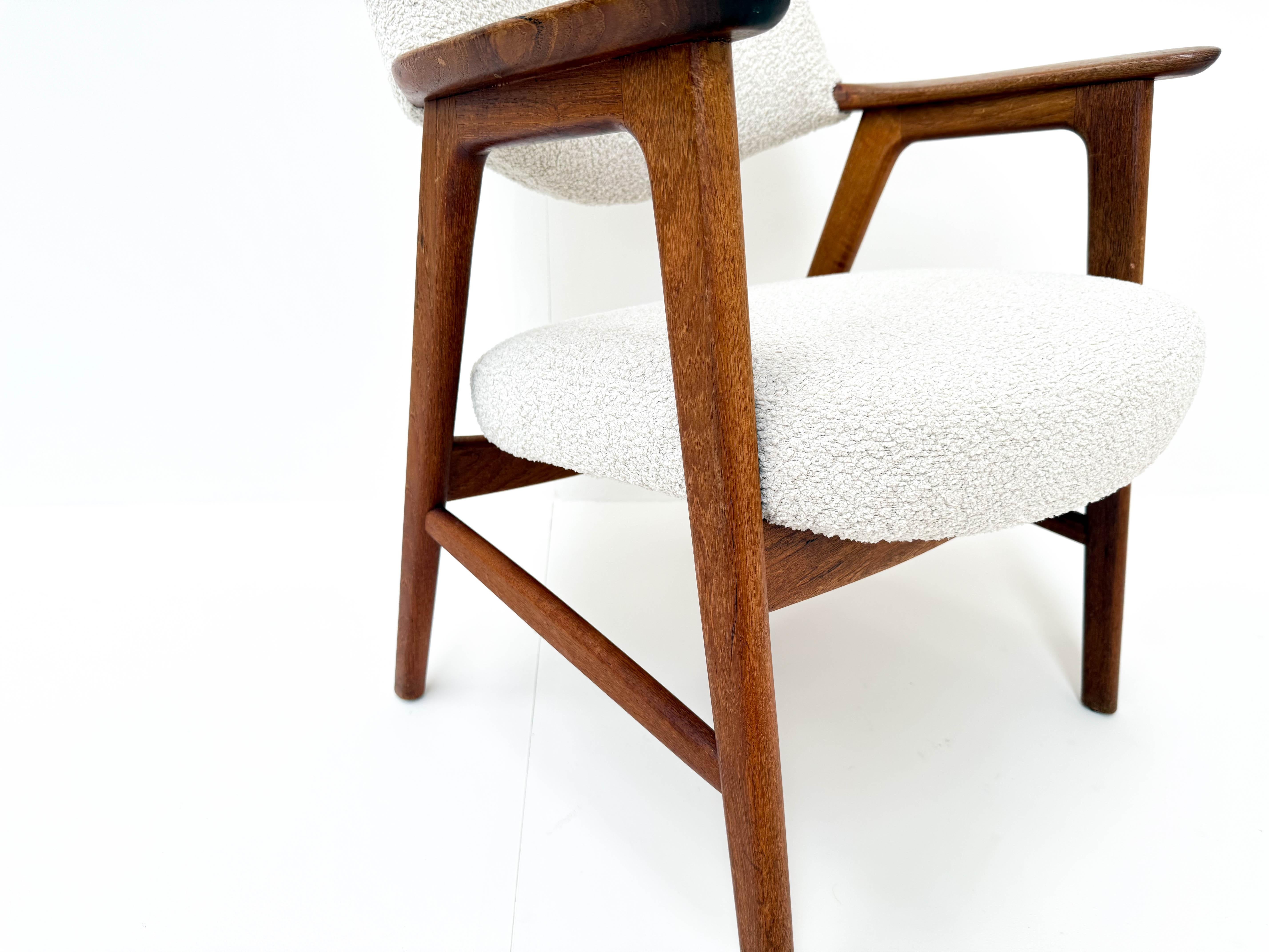 Danish Teak Armchair by Erik Kirkegaard, Model 42, 1960s In Good Condition For Sale In BERKEL EN RODENRIJS, NL