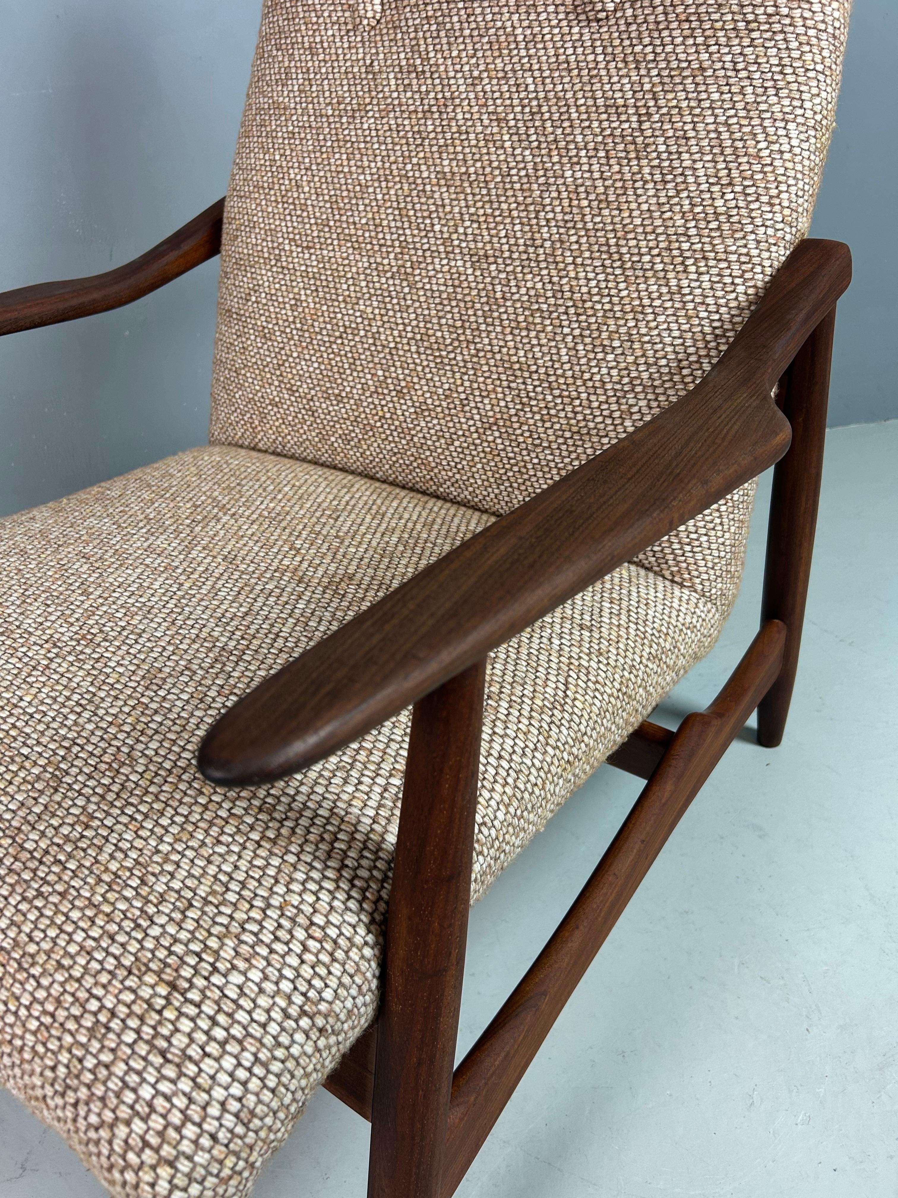 Poltrona danese in teak appena imbottita, anni '60 in vendita 3
