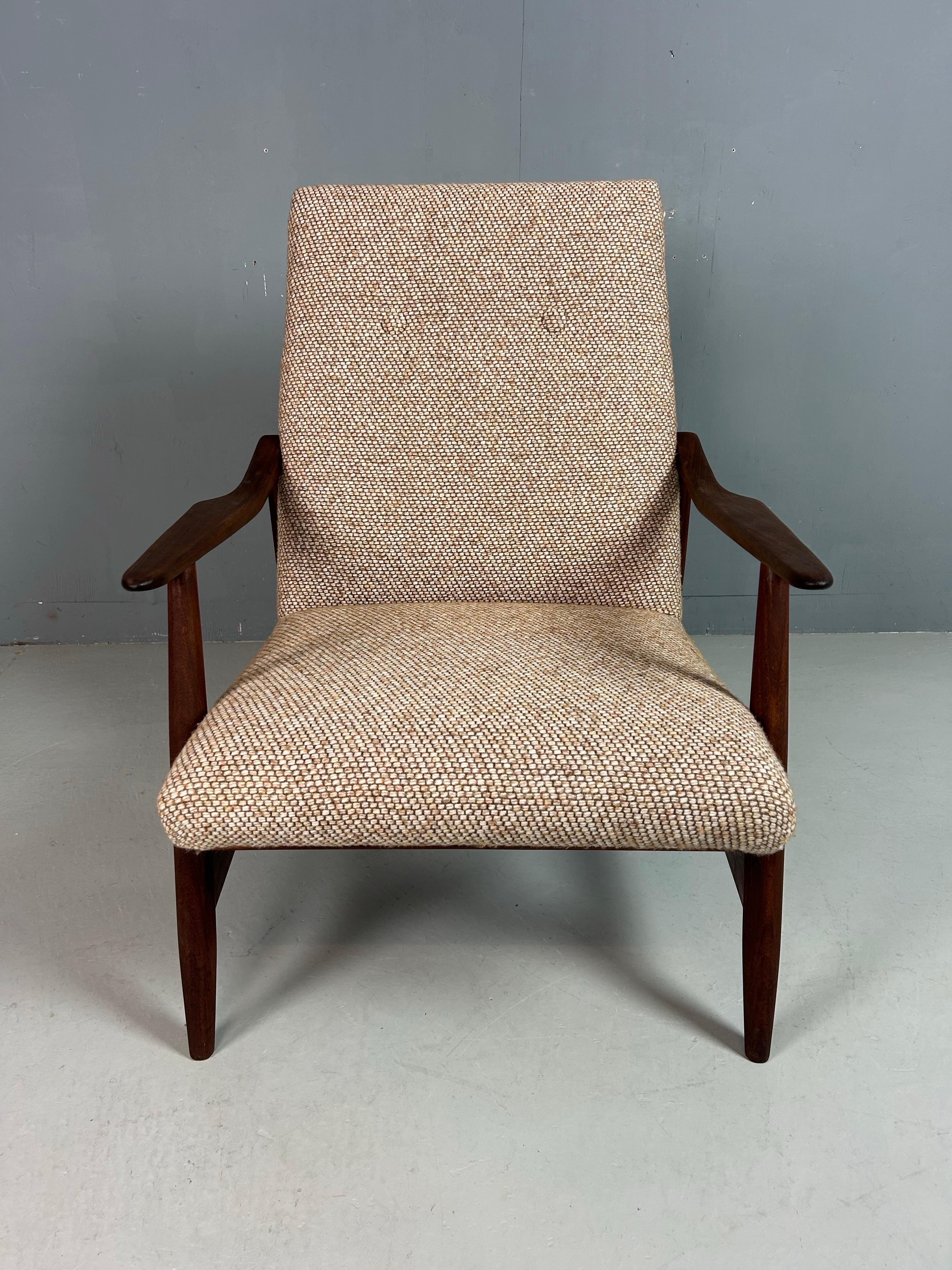 Poltrona danese in teak appena imbottita, anni '60 in vendita 4
