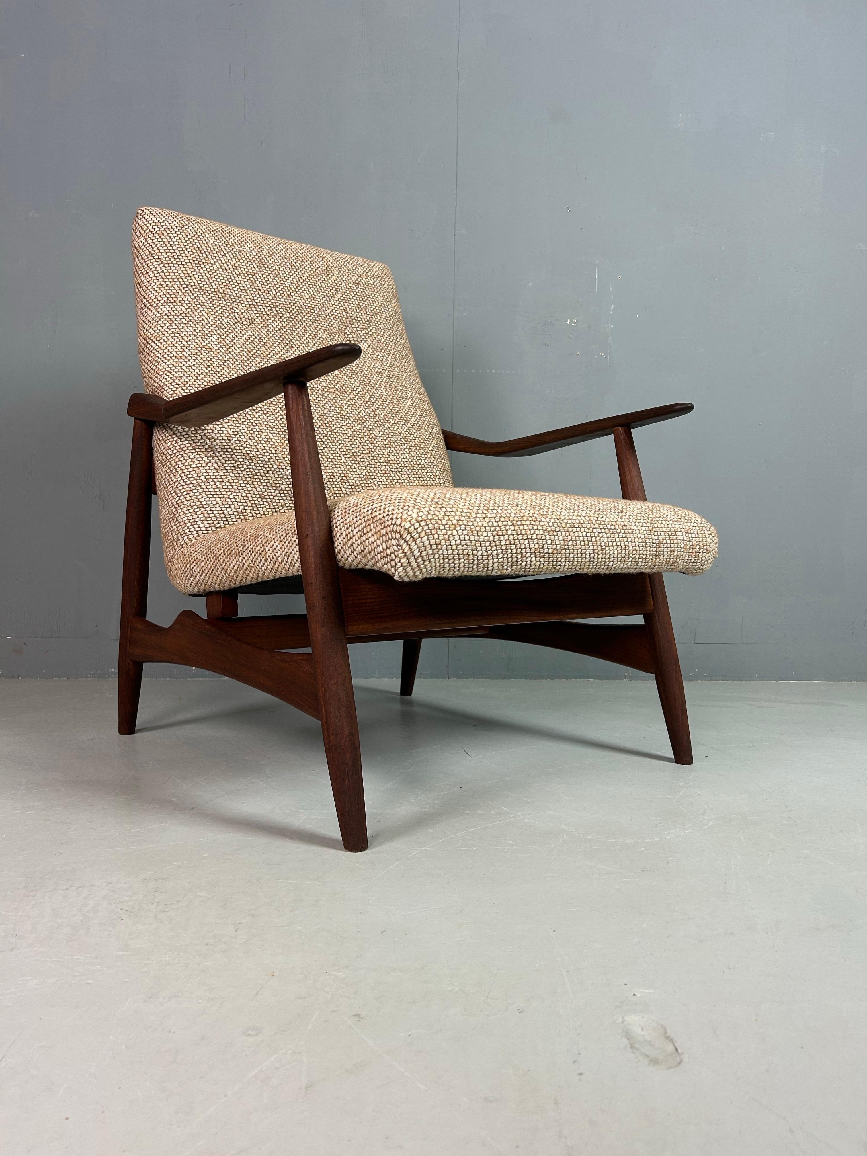Teak Poltrona danese in teak appena imbottita, anni '60 in vendita