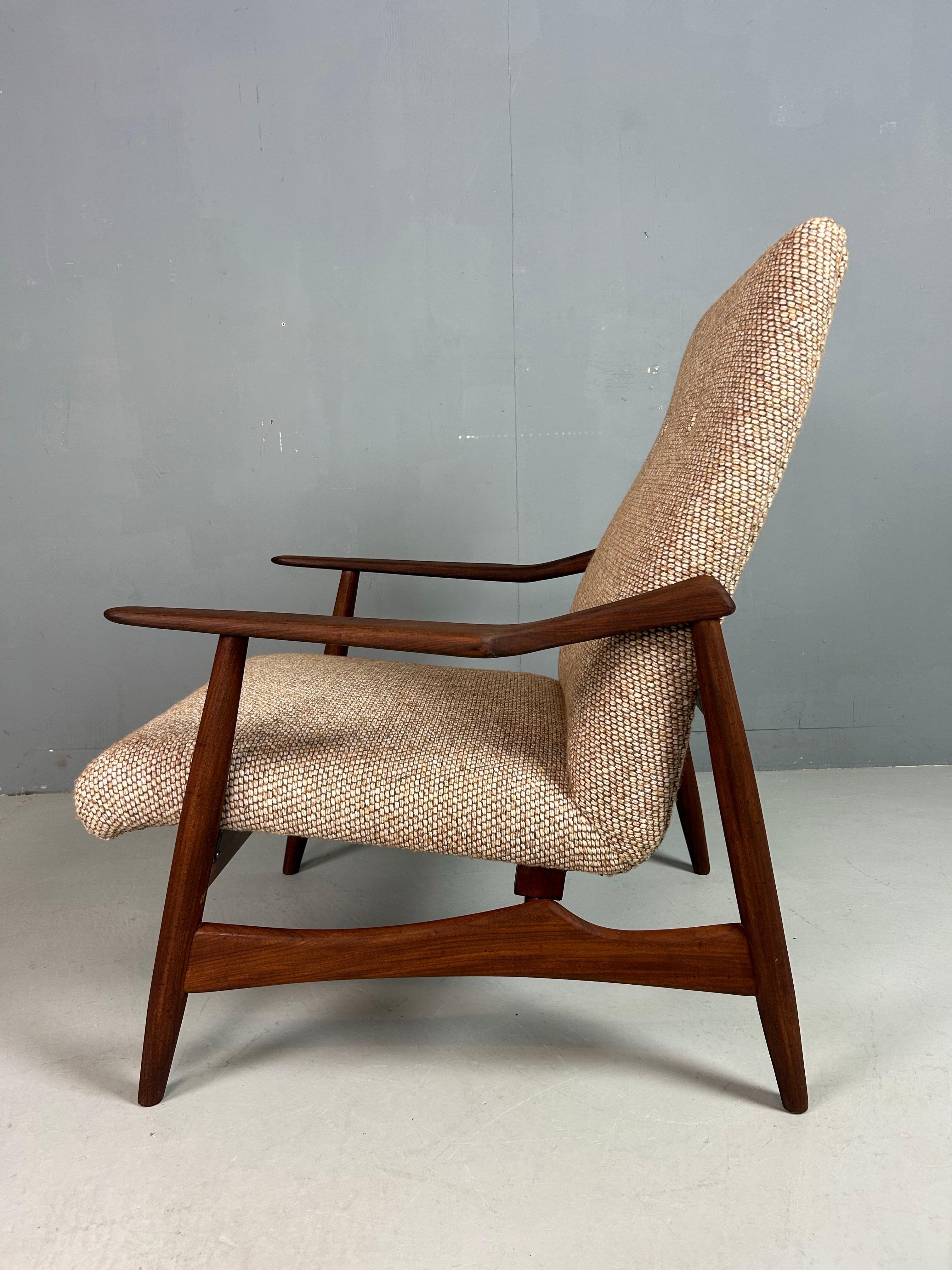 Poltrona danese in teak appena imbottita, anni '60 in vendita 2