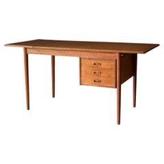 Bureau coulissant extensible à feuilles tombantes en teck danois Arne Vodder