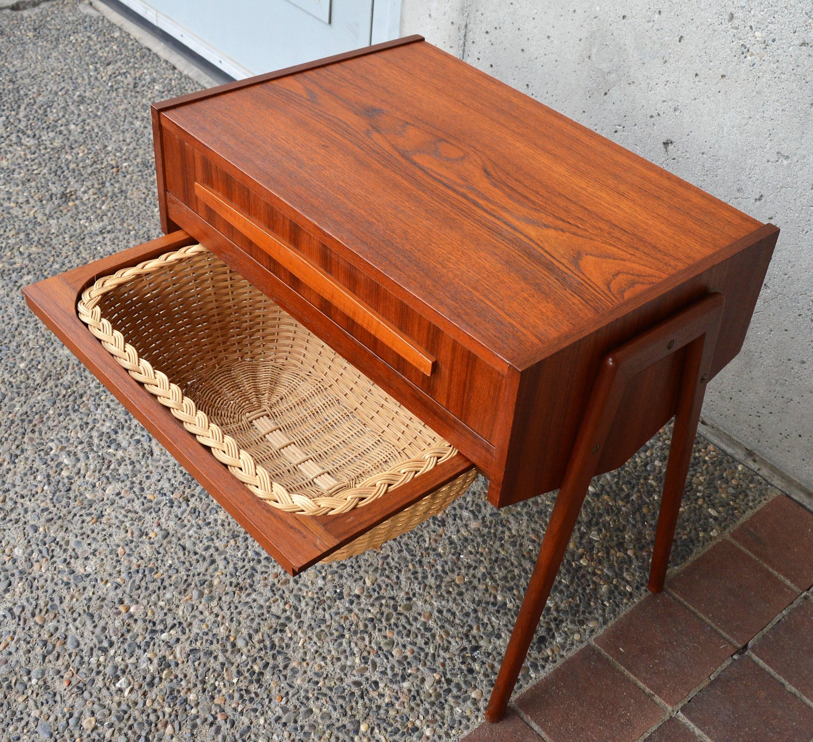 Danish Teak Atomic Style Side Table with Segmented Drawer and Basket In Excellent Condition In New Westminster, British Columbia