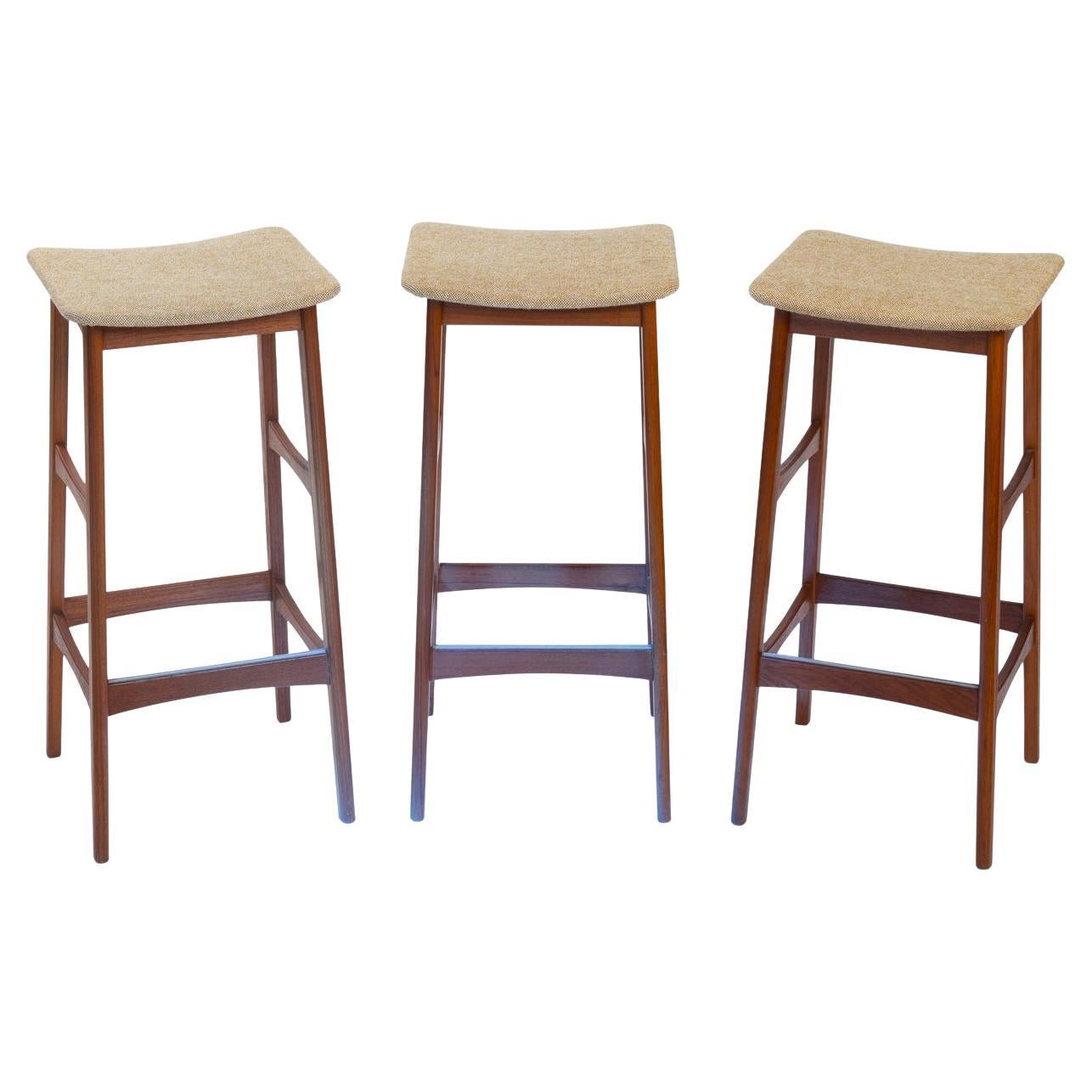 Dänische Barhocker aus Teakholz von Erik Buch für Dyrlund, Dänemark 1960er Jahre, 3er-Set