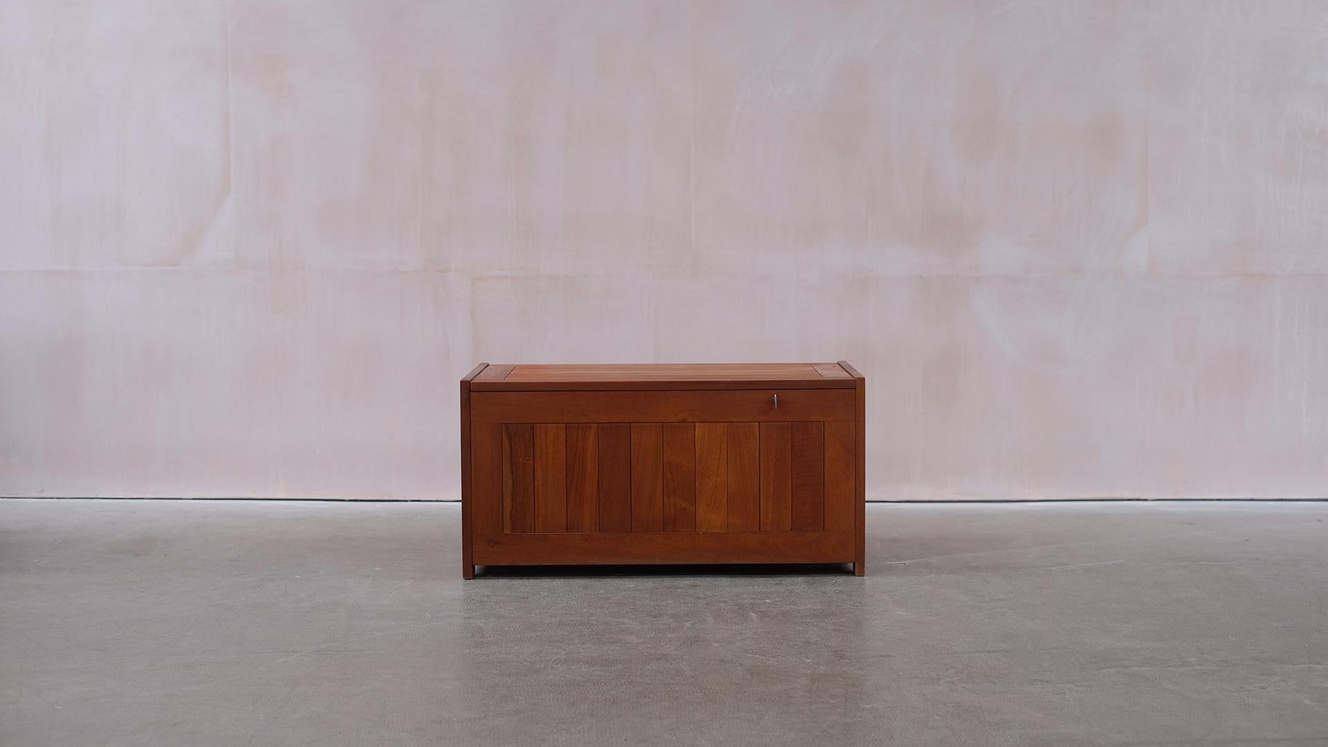 Classic blanket box in solid teak designed by O Schjøll & B.K. Handest for Randers, Denmark 1960’s. Super high quality, great design and very useful piece of classic Danish design that can also be used as a seat. Nice example.
 