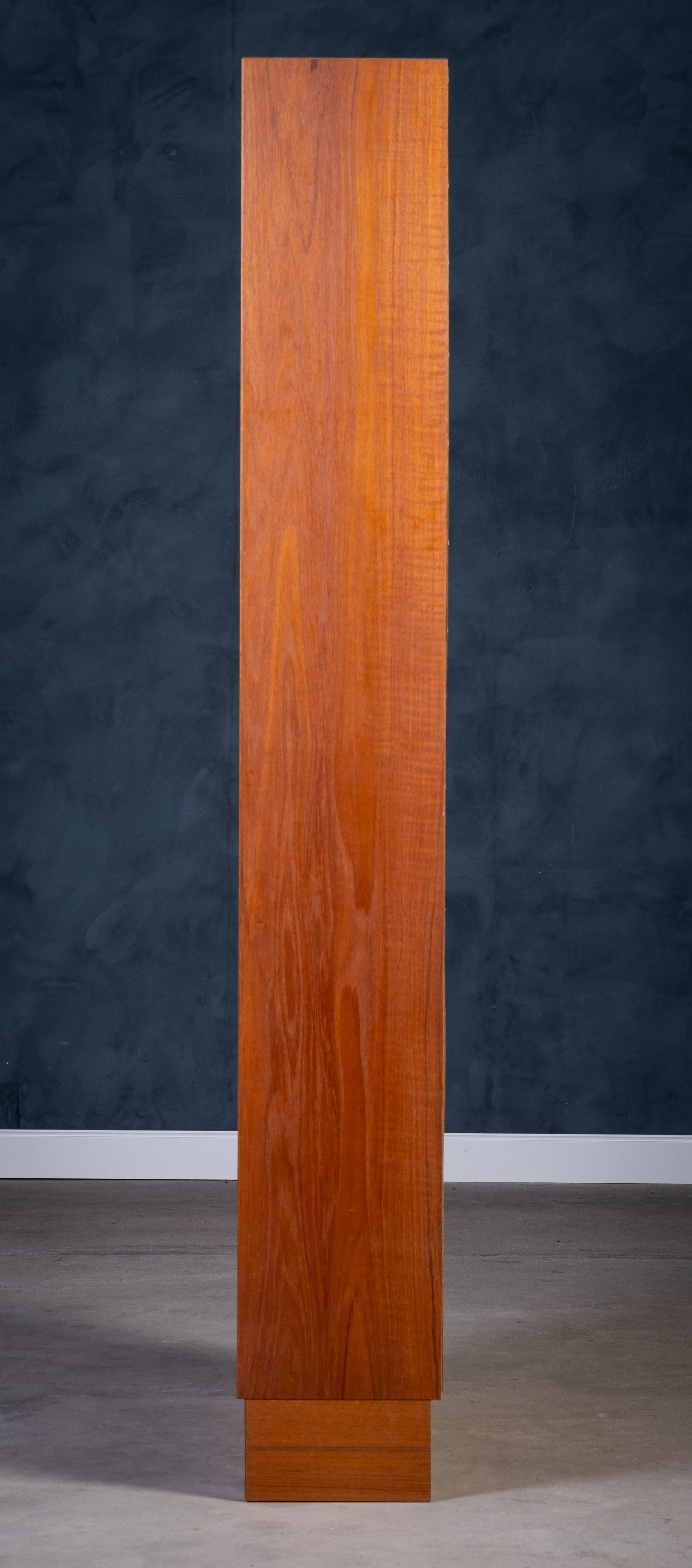 Milieu du XXe siècle Bibliothèque danoise en teck par Domino, années 1960 en vente