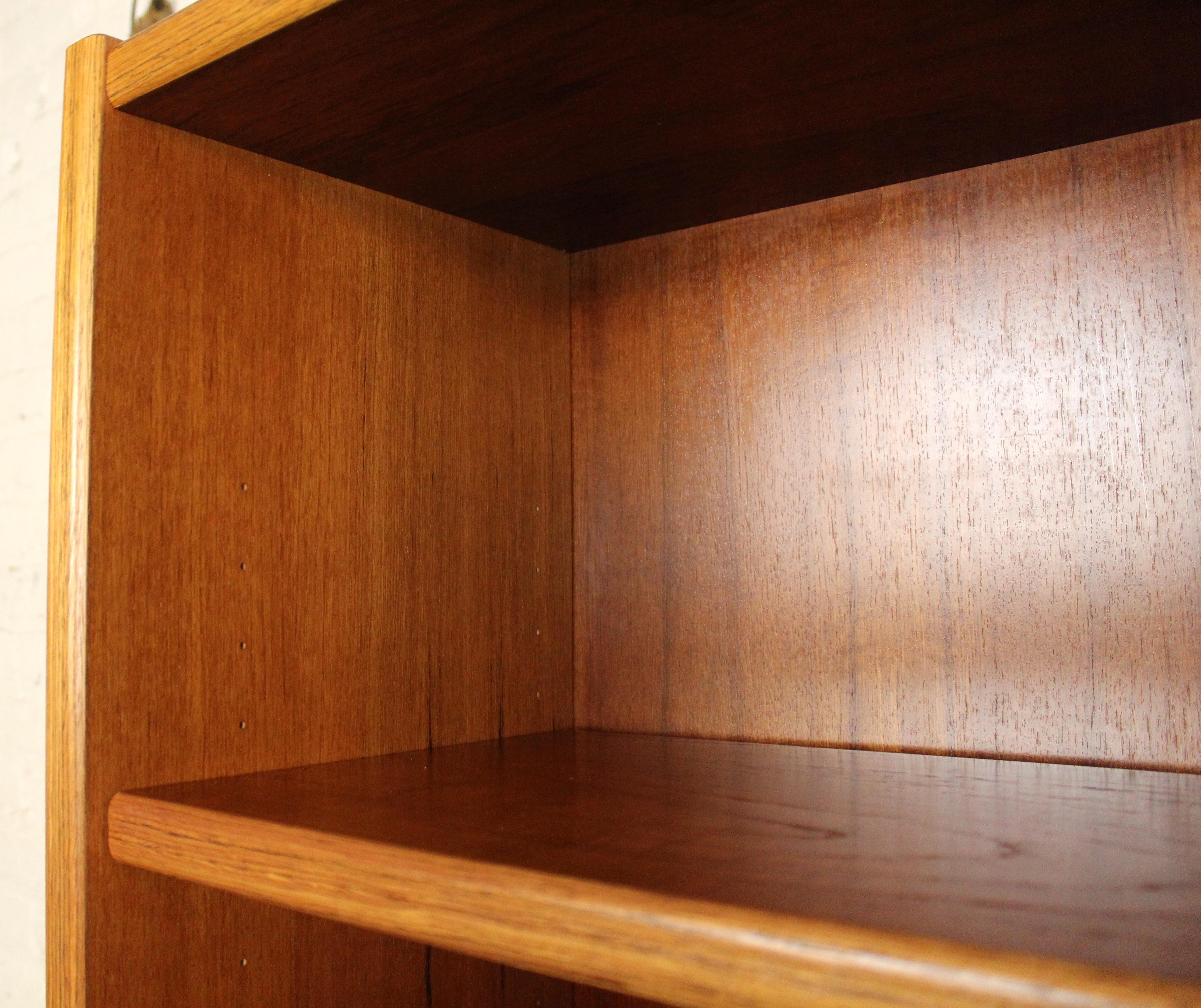 Danish Teak Bookcase by Uldum Møbelfabrik For Sale 1