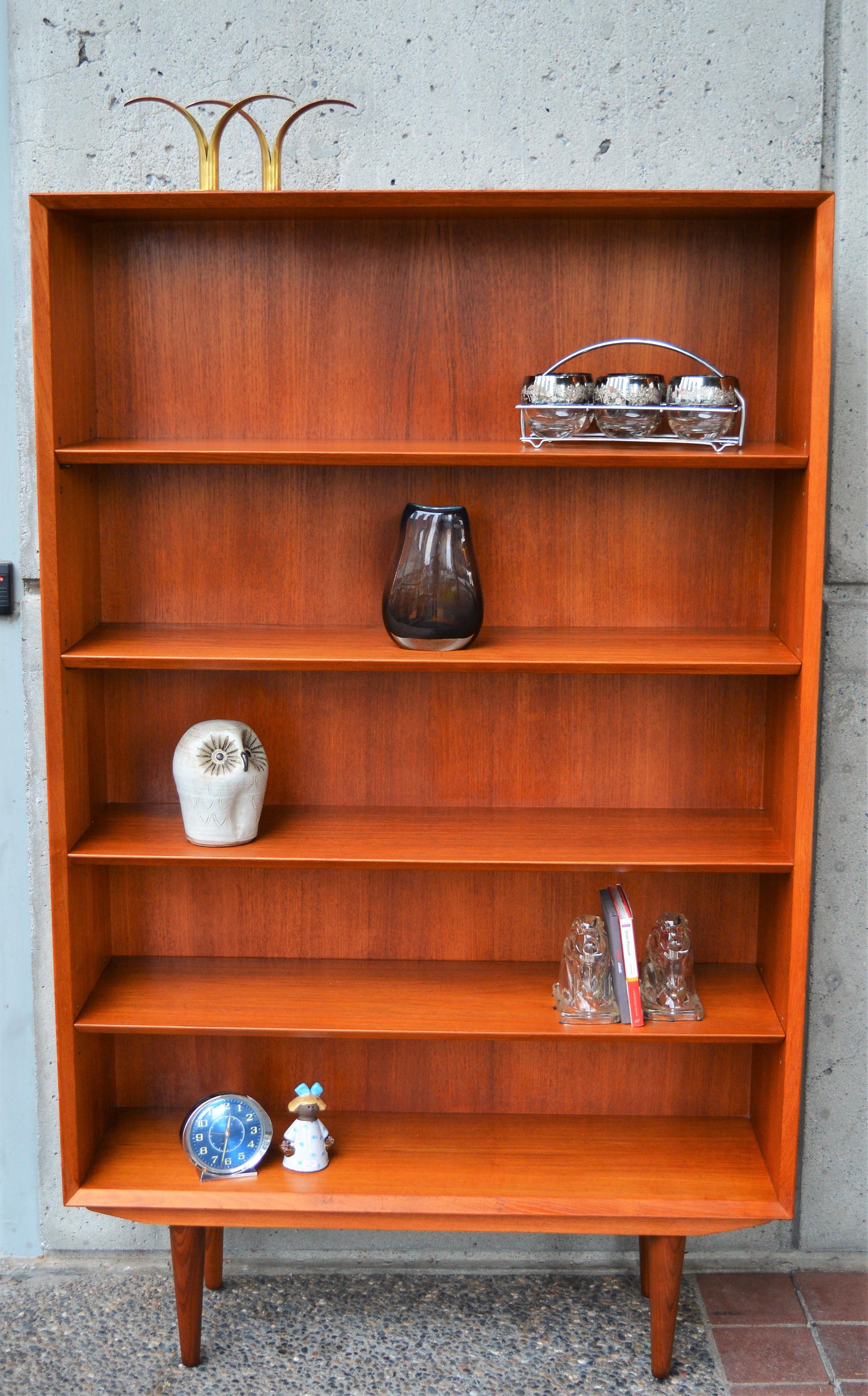 Danish Teak Bookcase/Shelf with Mitered Front, Angled Shelf Edges & Conical Legs 1