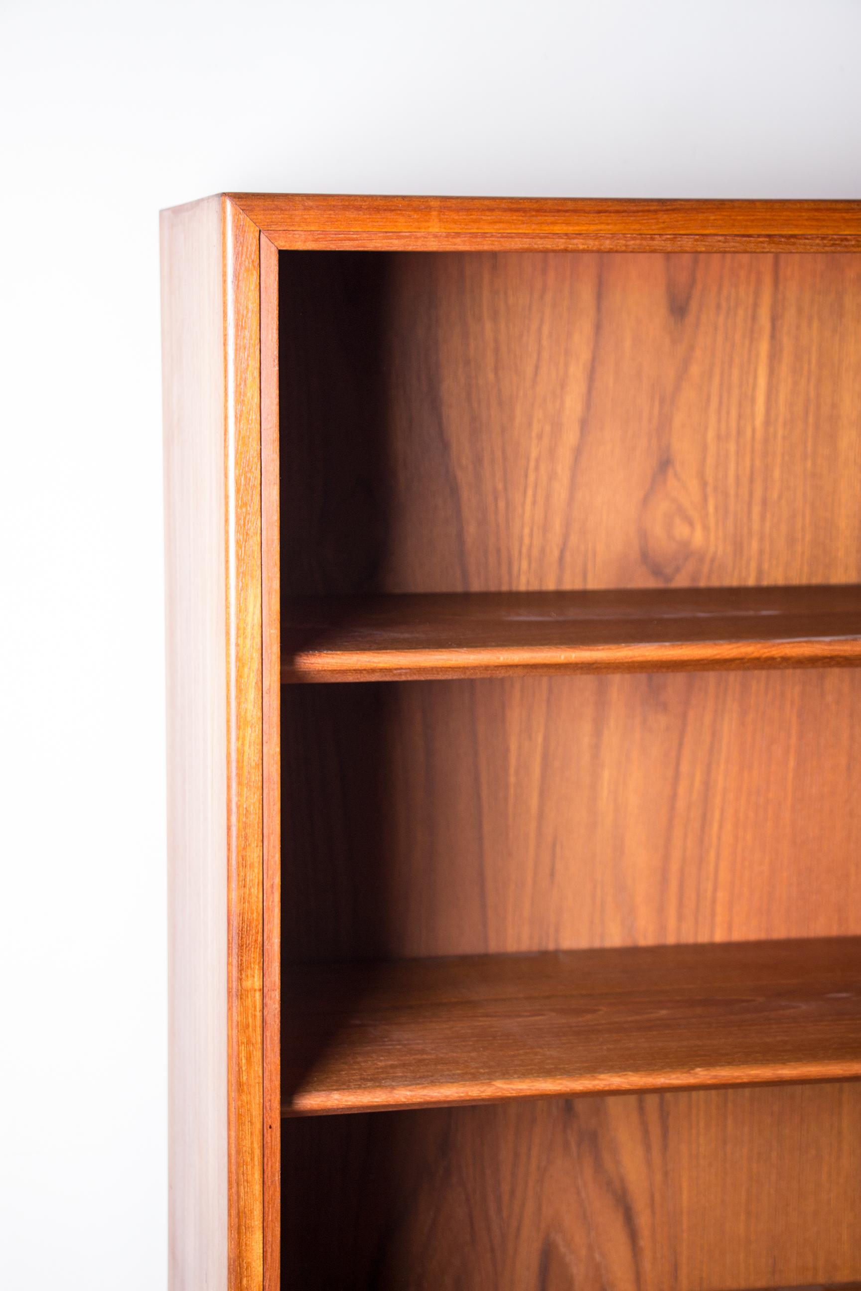 Danish Teak Bookcase, Showcase by Borge Mogensen for Soborg Mobelfabrik 1960. For Sale 5