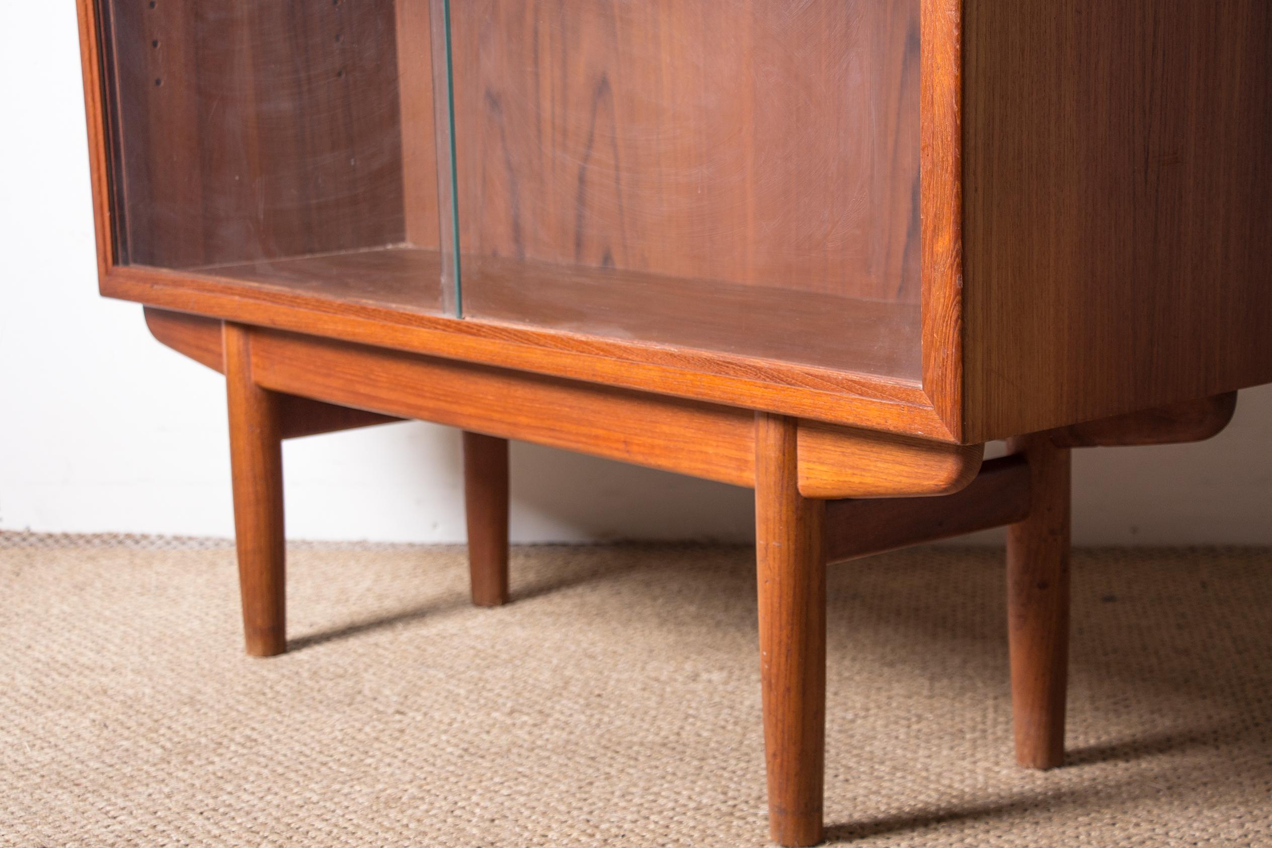 Danish Teak Bookcase, Showcase by Borge Mogensen for Soborg Mobelfabrik 1960. For Sale 10